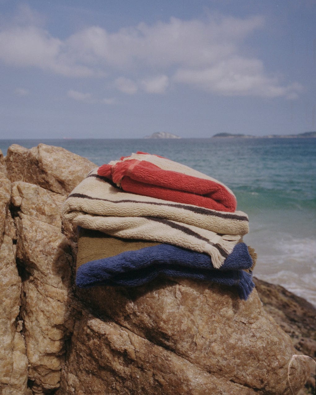 Alee | Håndklæde i Sand/Sort ferm LIVING FINICC