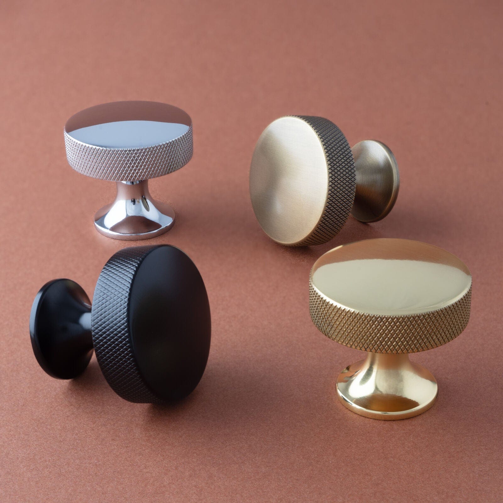 Berlin | Knop i Blank Messing uden Lak Ø 38 mm x D 34 mm Alexander & Wilks AW841-38-PB FINICC