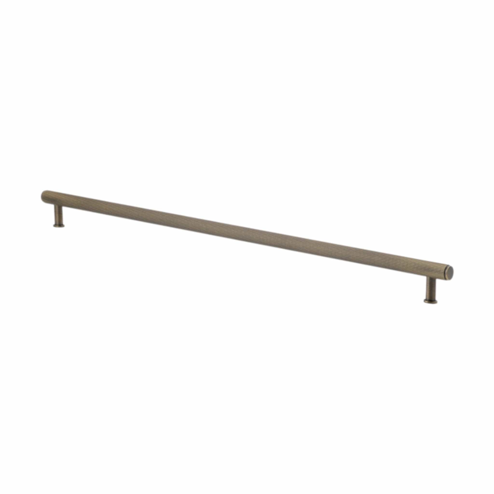 Crispin Reeded | Greb i Antik Messing L 485 mm (C/C 448 mm) Alexander & Wilks AW809R-448-AB FINICC