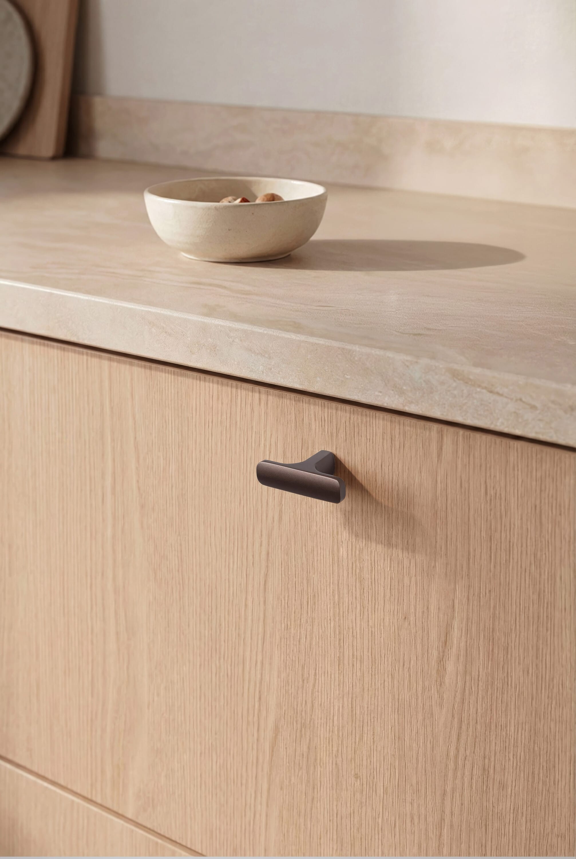 Ethel | Greb i Bronze finish Beslag Design FINICC