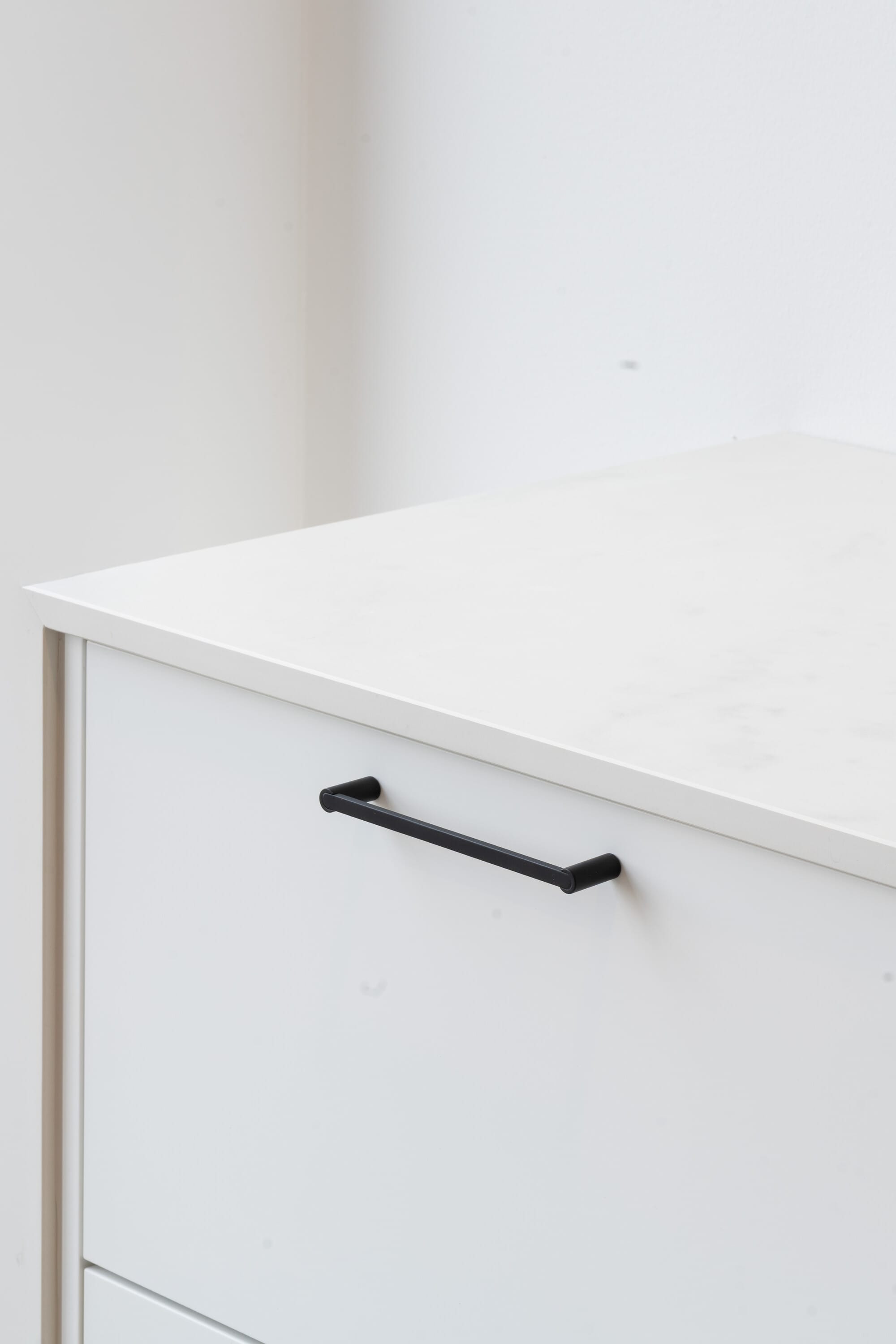 Flow | Greb i Mat Sort Beslag Design FINICC