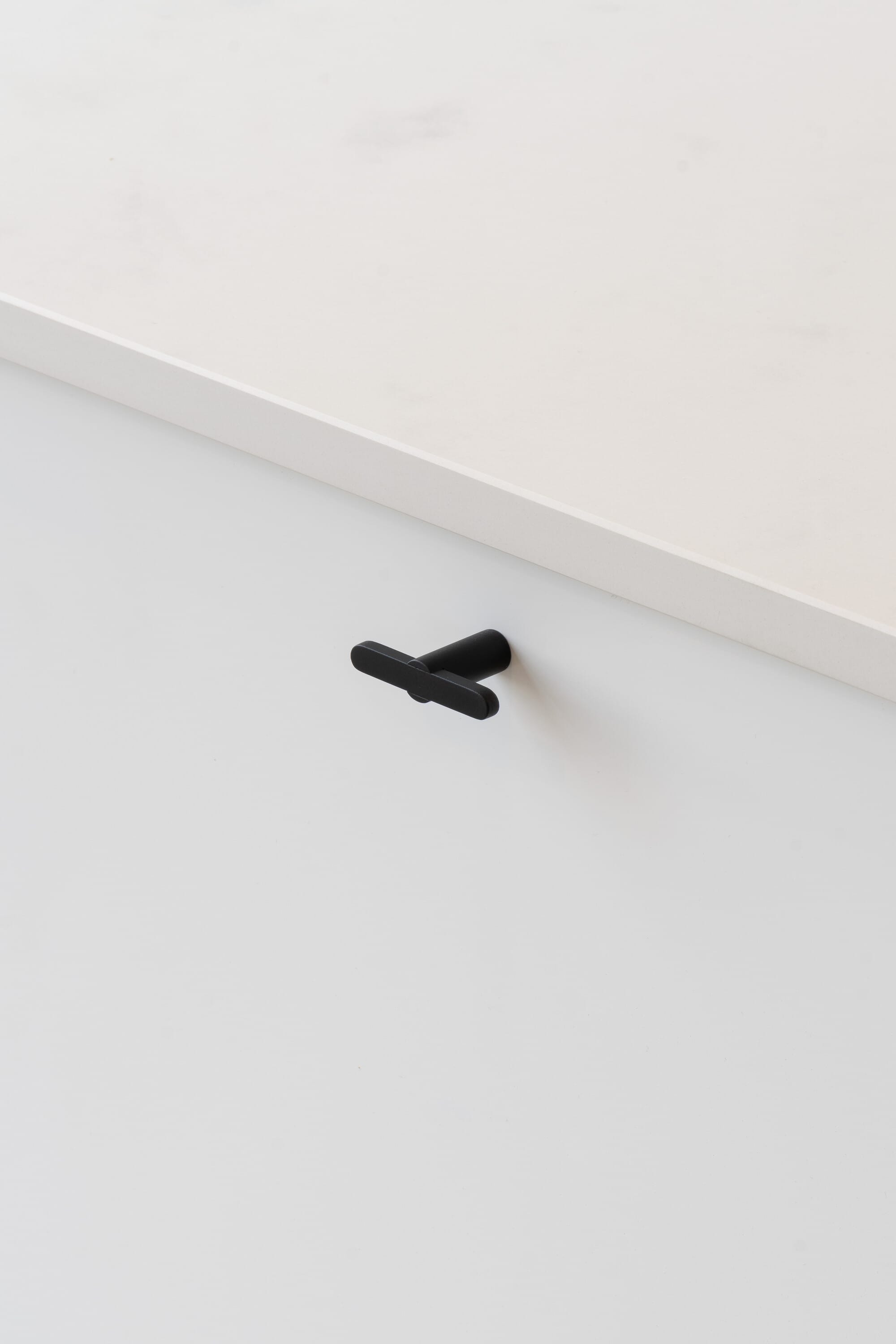 Flow | T-Greb i Mat Sort L 50 mm x D 30 mm Beslag Design BD-343573-11 FINICC