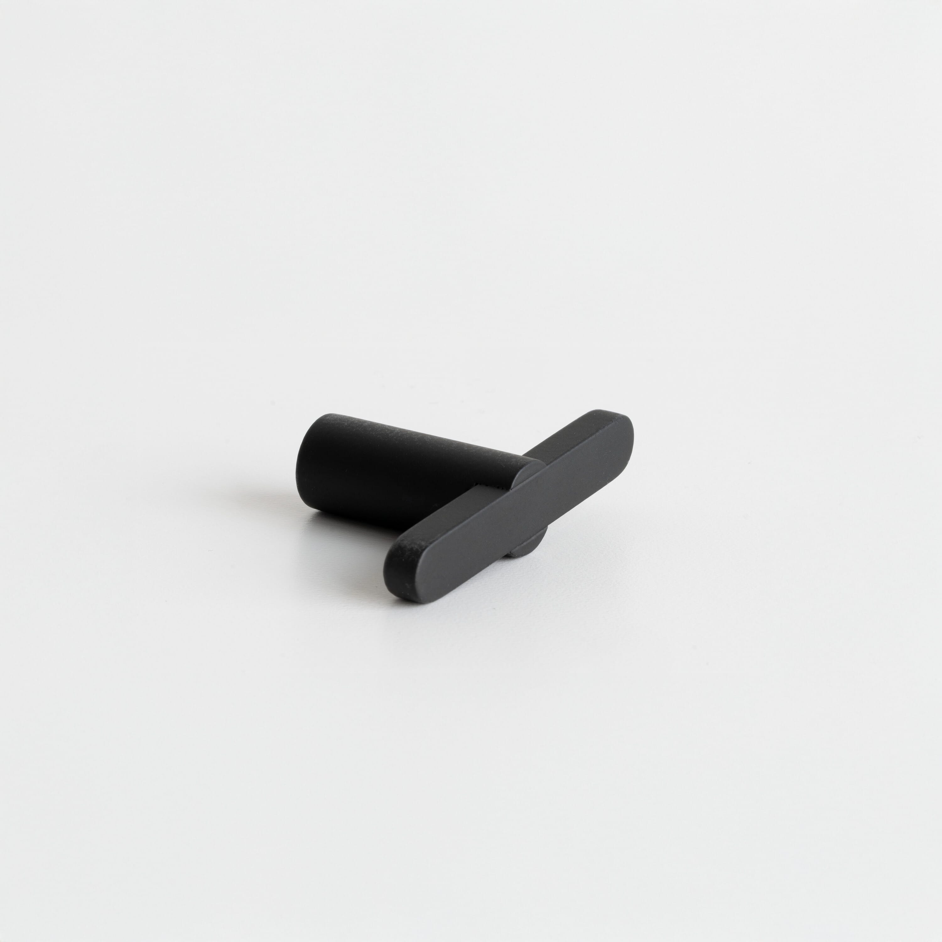 Flow | T-Greb i Mat Sort L 50 mm x D 30 mm Beslag Design BD-343573-11 FINICC