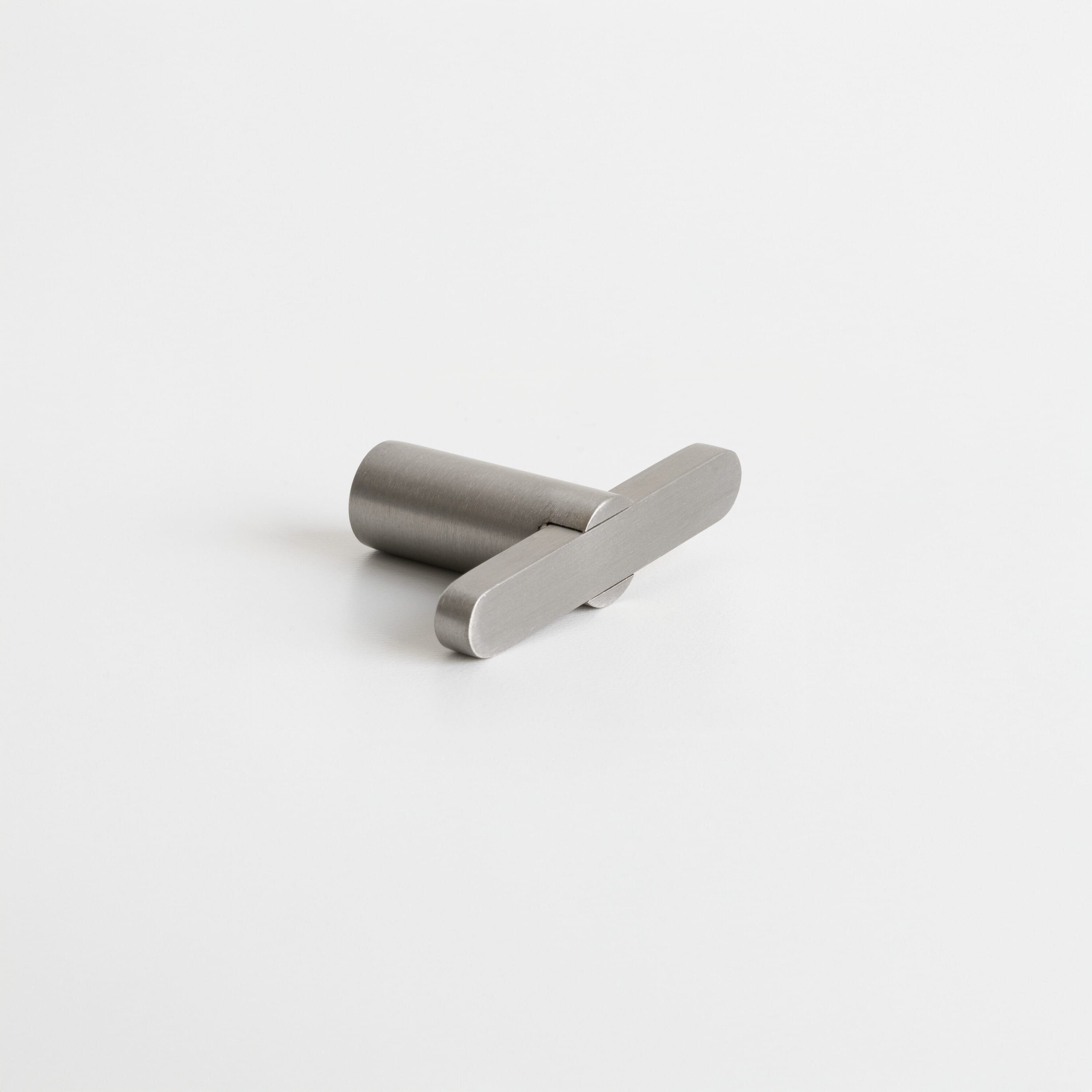 Flow | T-Greb i Rustfrit Stål finish L 50 mm x D 30 mm Beslag Design BD-343571-11 FINICC