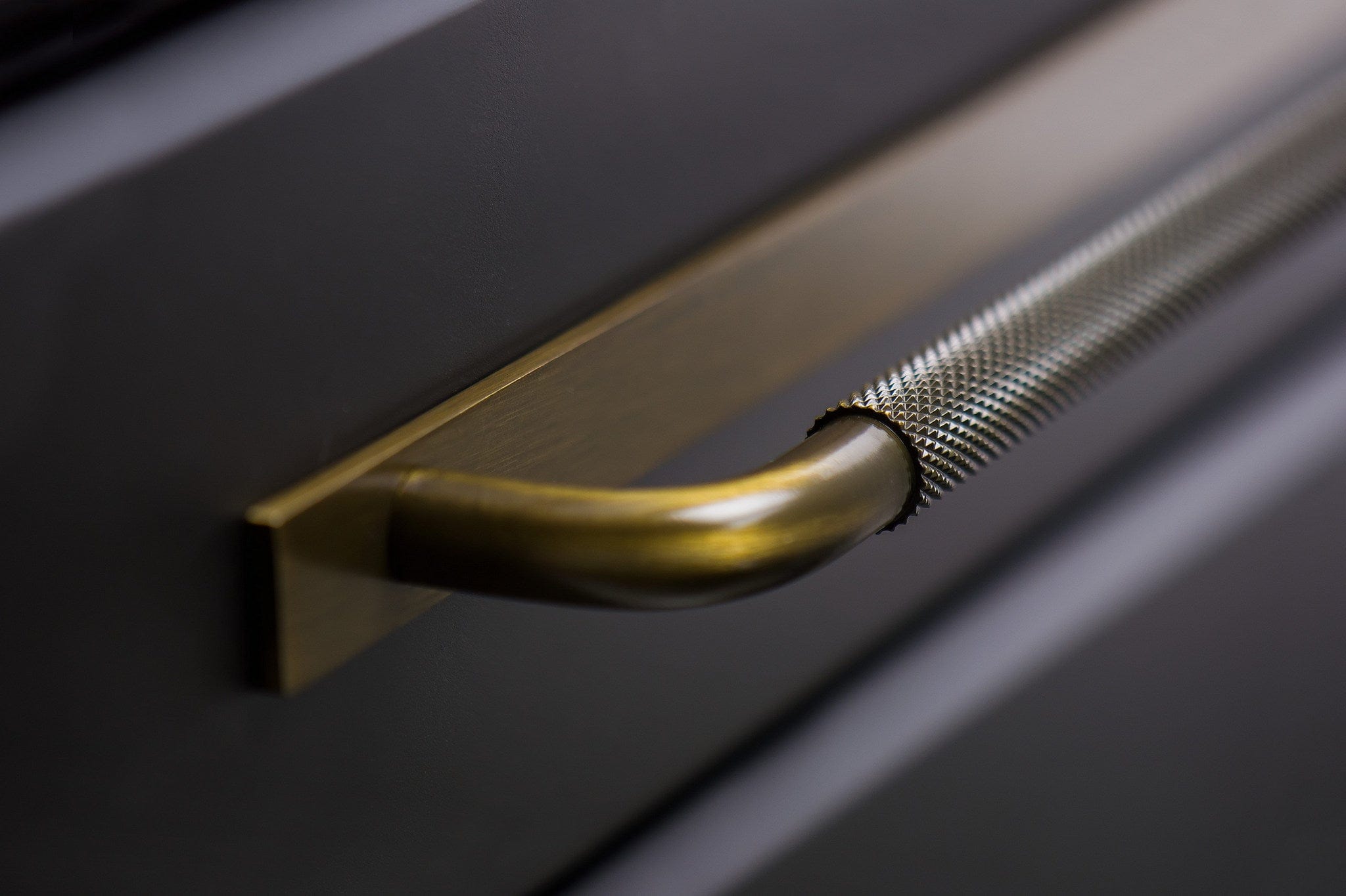 Helix Cross | Greb i Antik Bronze - med bagplade Beslag Design FINICC
