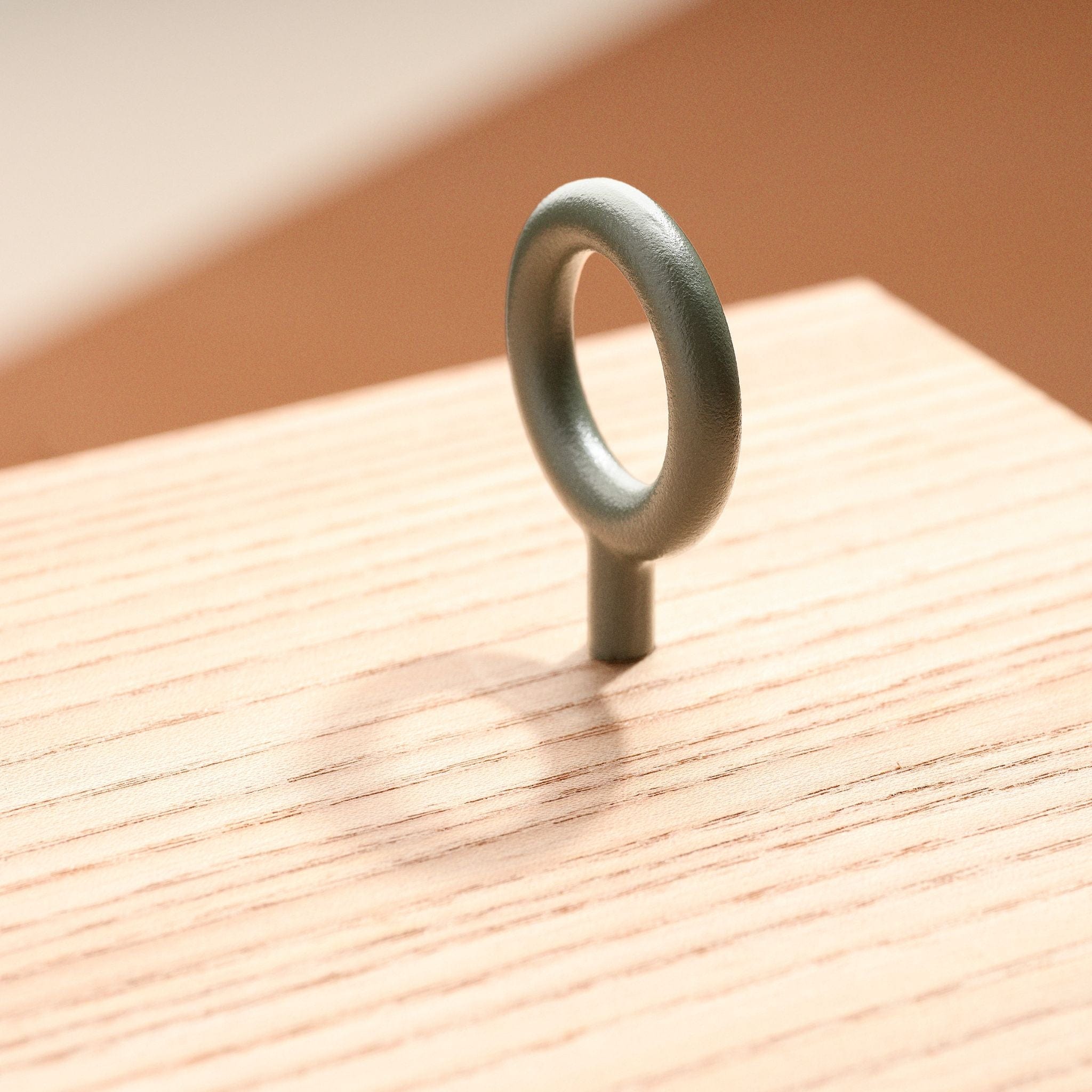 Key | Knop i Ash Green L 35 mm x D 37 mm Toniton 401028-11 FINICC