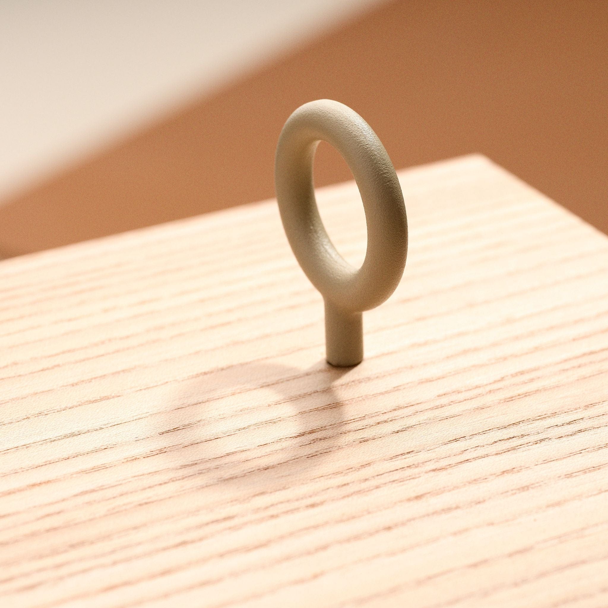 Key | Knop i Greige L 35 mm x D 37 mm Toniton 401026-11 FINICC