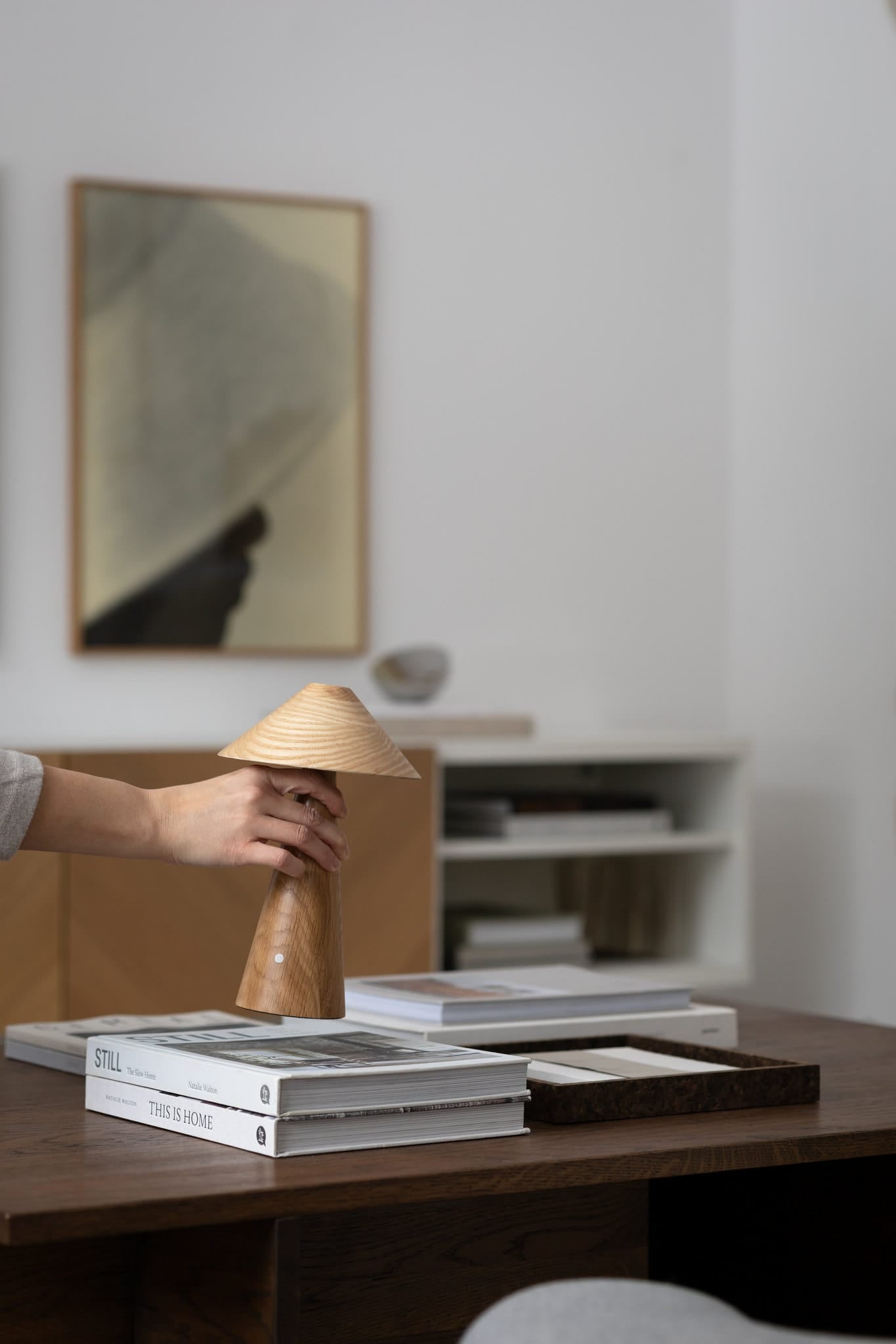 Lucas Portable | Bordlampe i Lakeret Eg Applicata APP-0104 FINICC