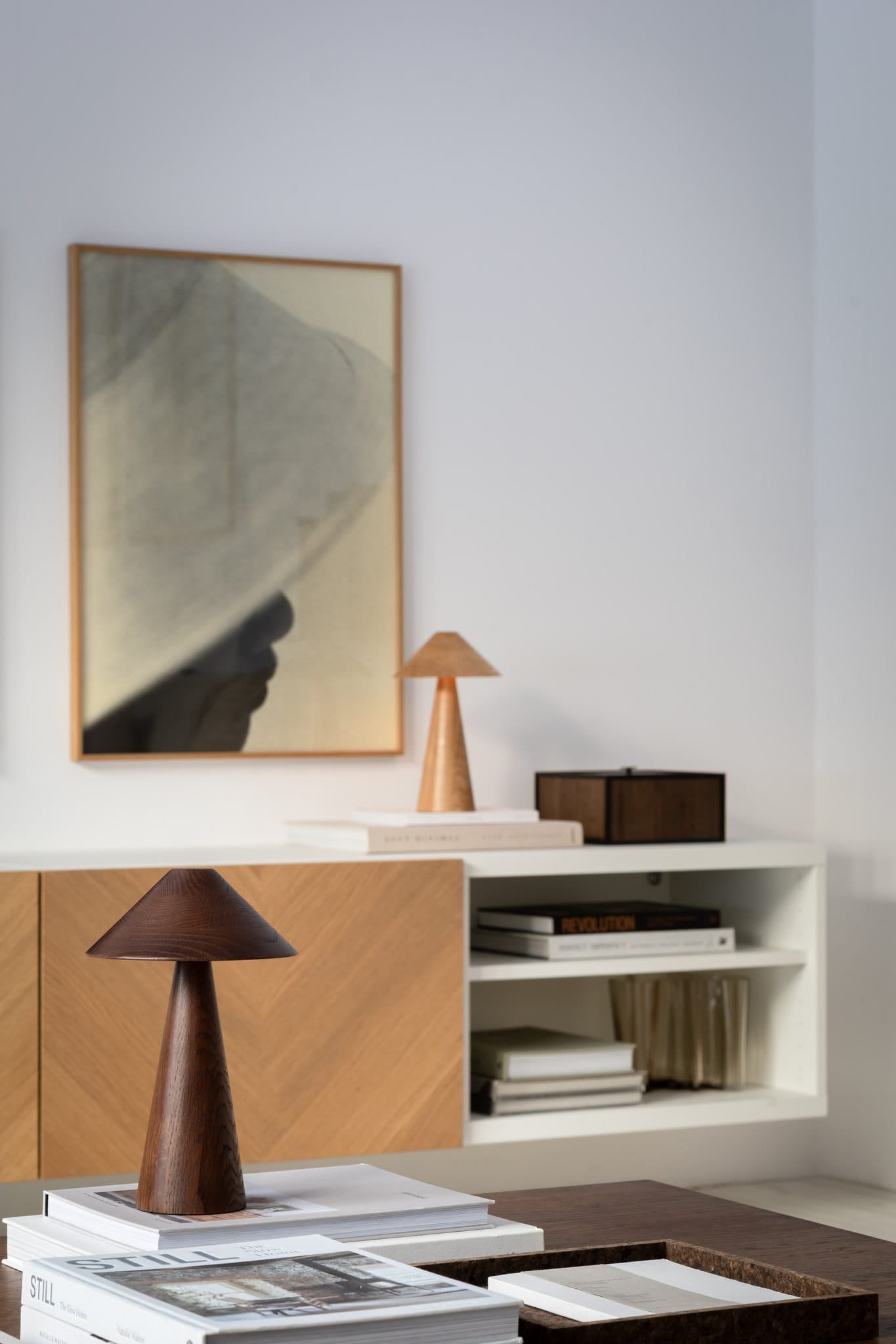 Lucas Portable | Bordlampe i Mørkbejdset Eg Applicata APP-0111 FINICC