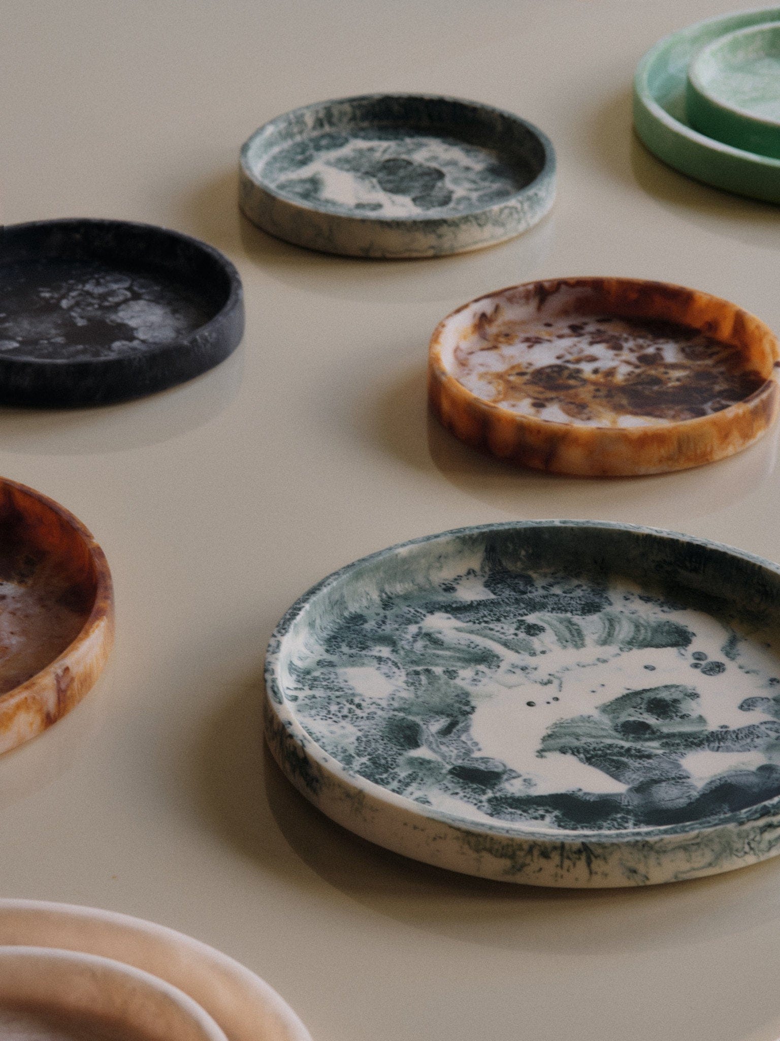 Mist Round | Bakke i Emerald Off-white ferm LIVING FINICC