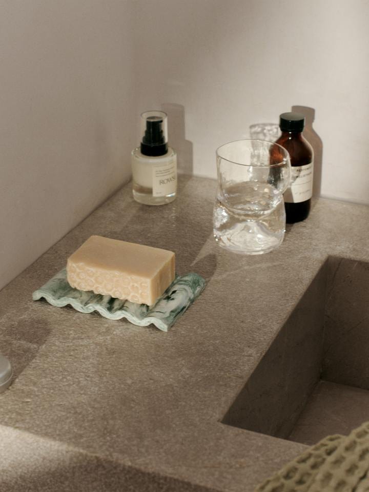 Mist | Sæbeskål i Emerald Off-white L 140 mm x B 90 mm ferm LIVING FL-1104271145 FINICC