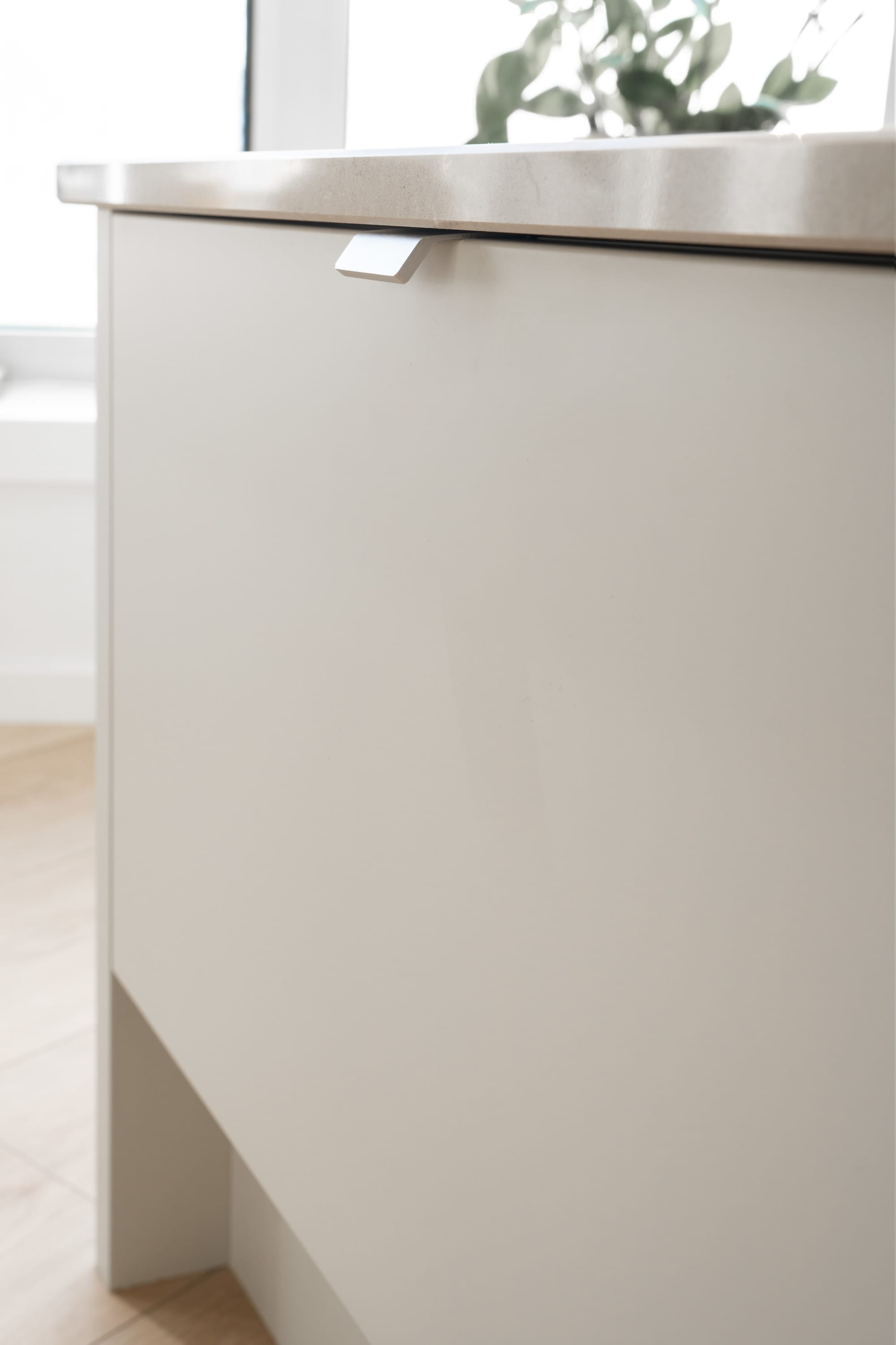 Side | Greb i Rustfri Stål finish Beslag Design FINICC