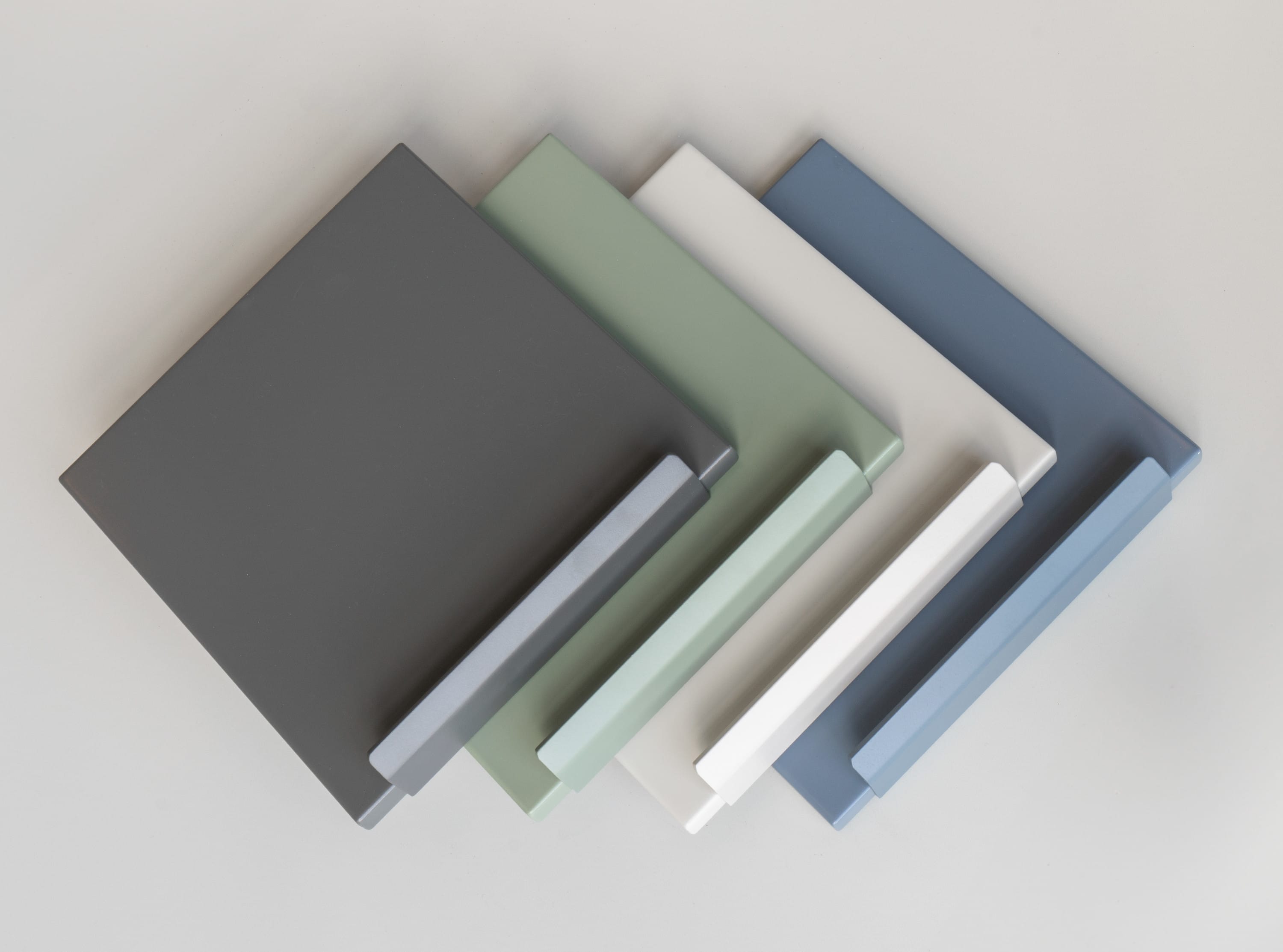 Side | Greb i Sage Green Beslag Design FINICC