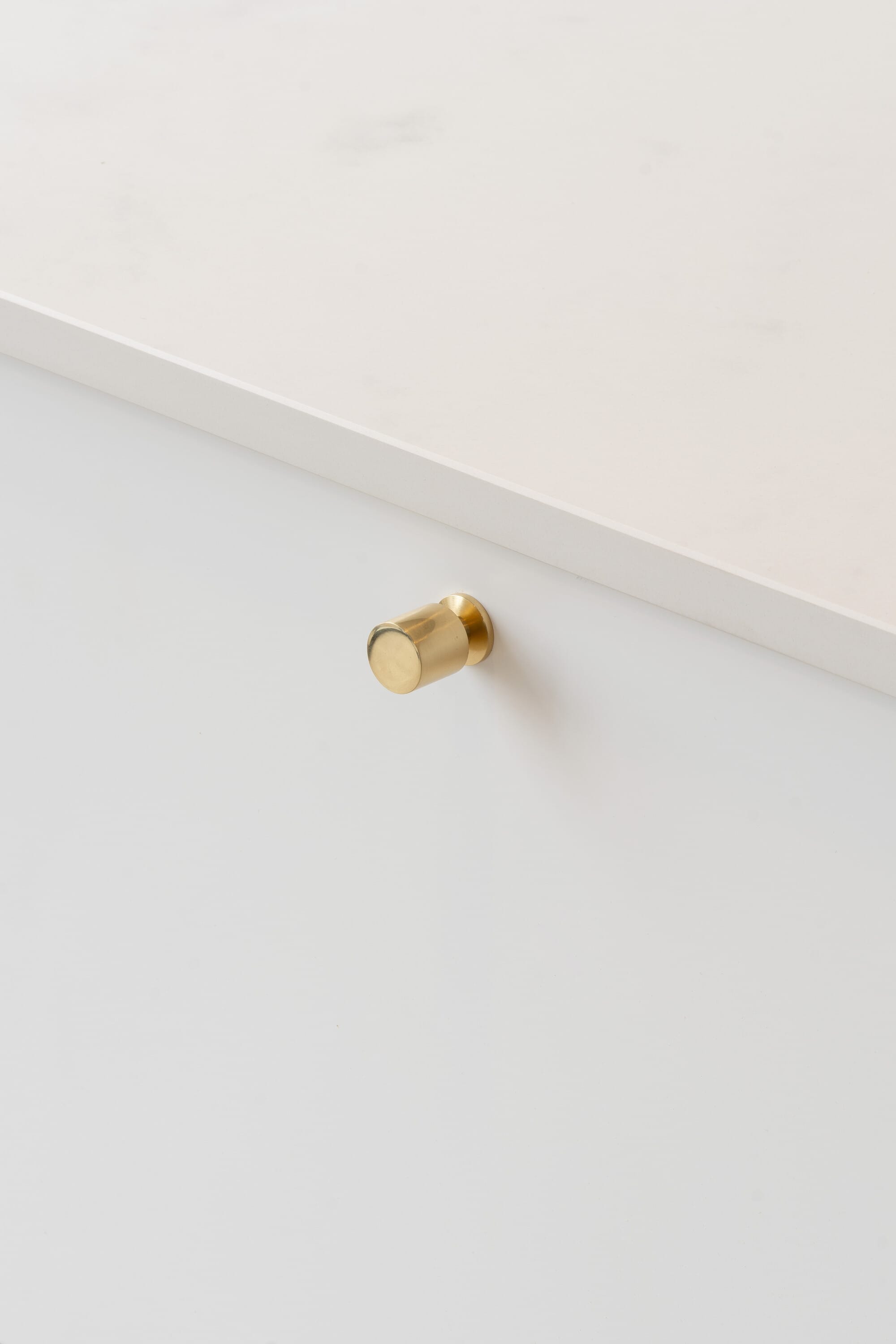 Solo | Knop i Blank Messing med Lak Ø 21 mm x D 30 mm Beslag Design BD-343536-11 FINICC