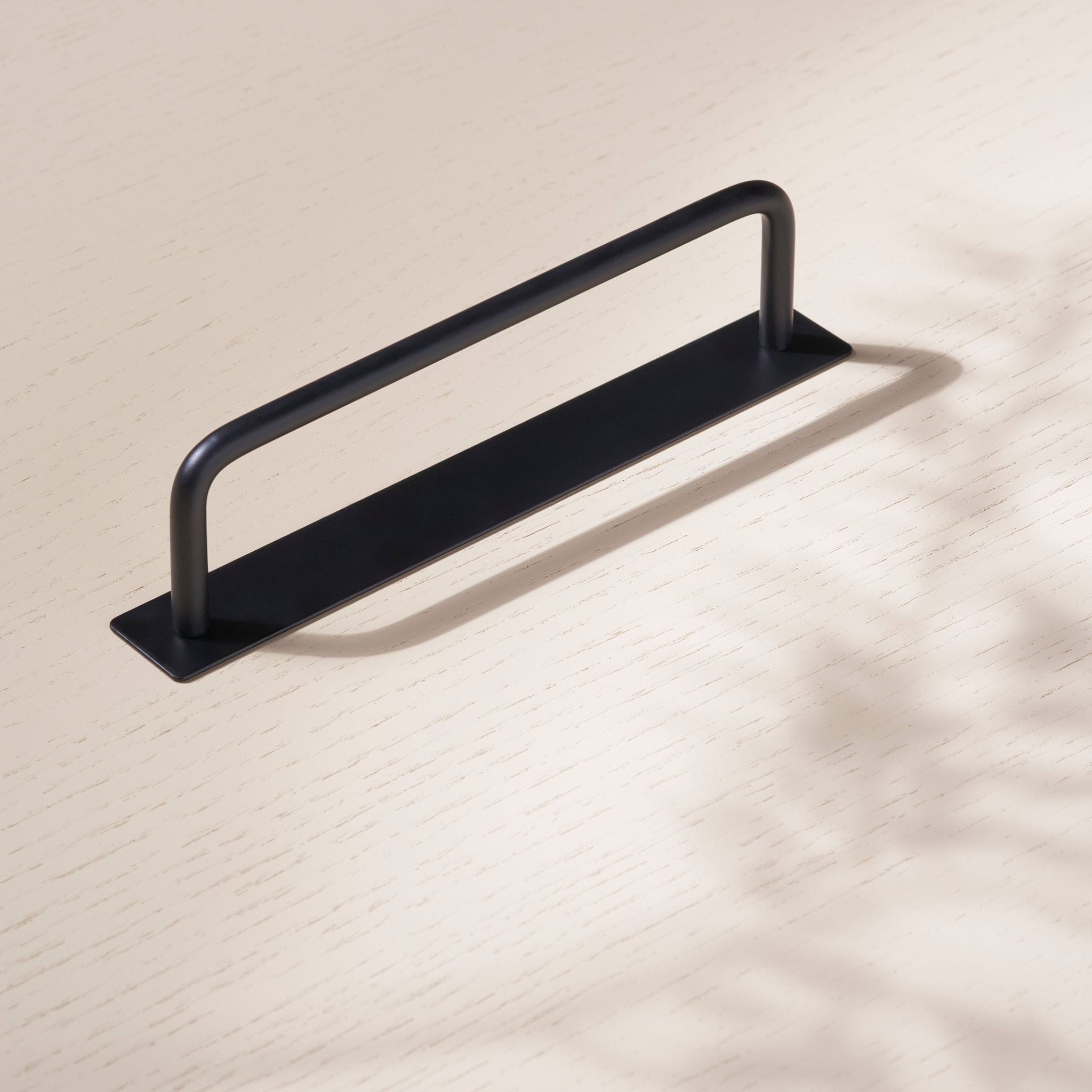 Thread | Greb i Mat Sort - med løs bagplade L 136 mm (C/C 128 mm) Toniton 401040-11 FINICC