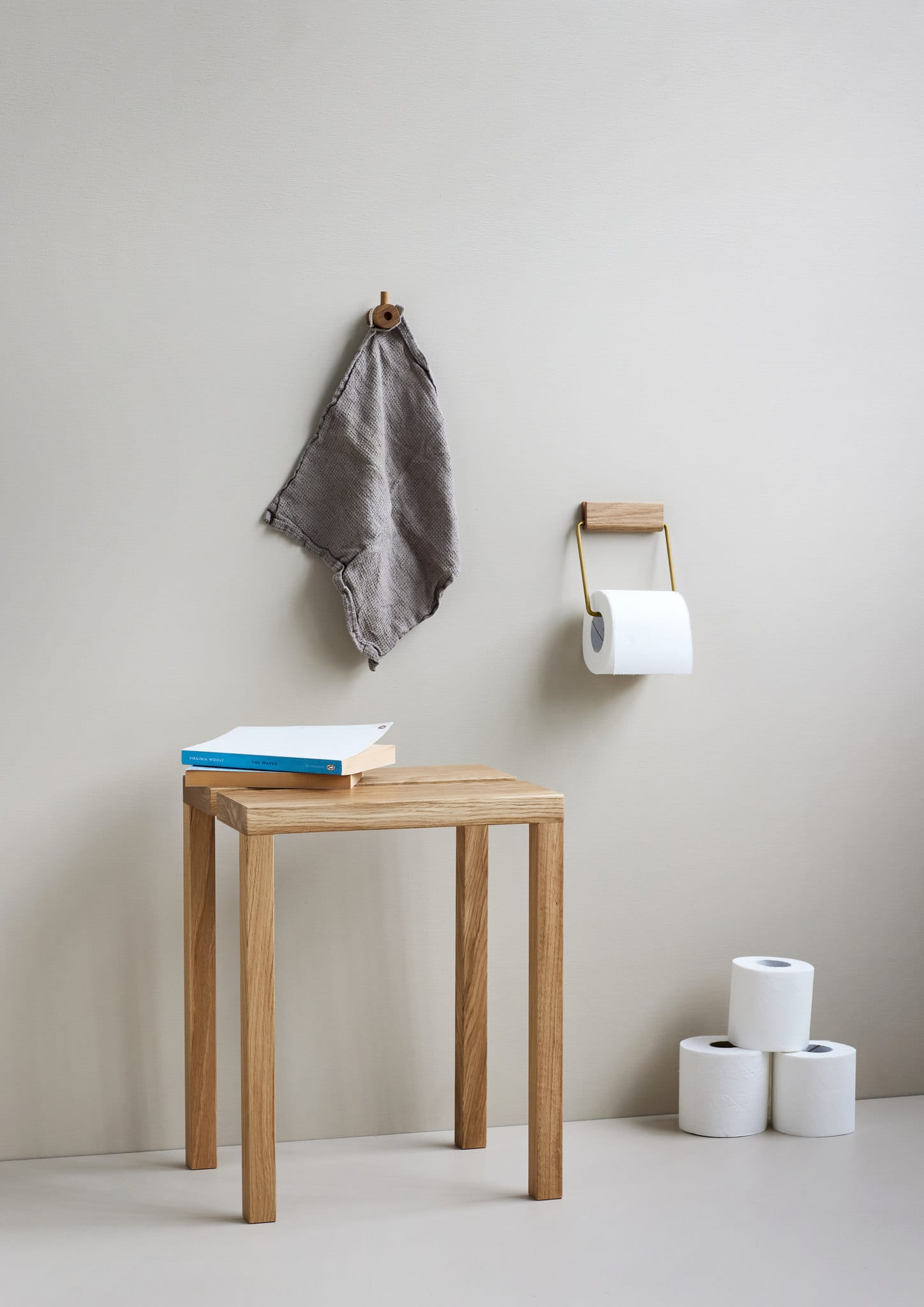 Toilet Roll Holder | Toiletrulleholder i Eg/Messing Moebe MB-TRHOBR FINICC