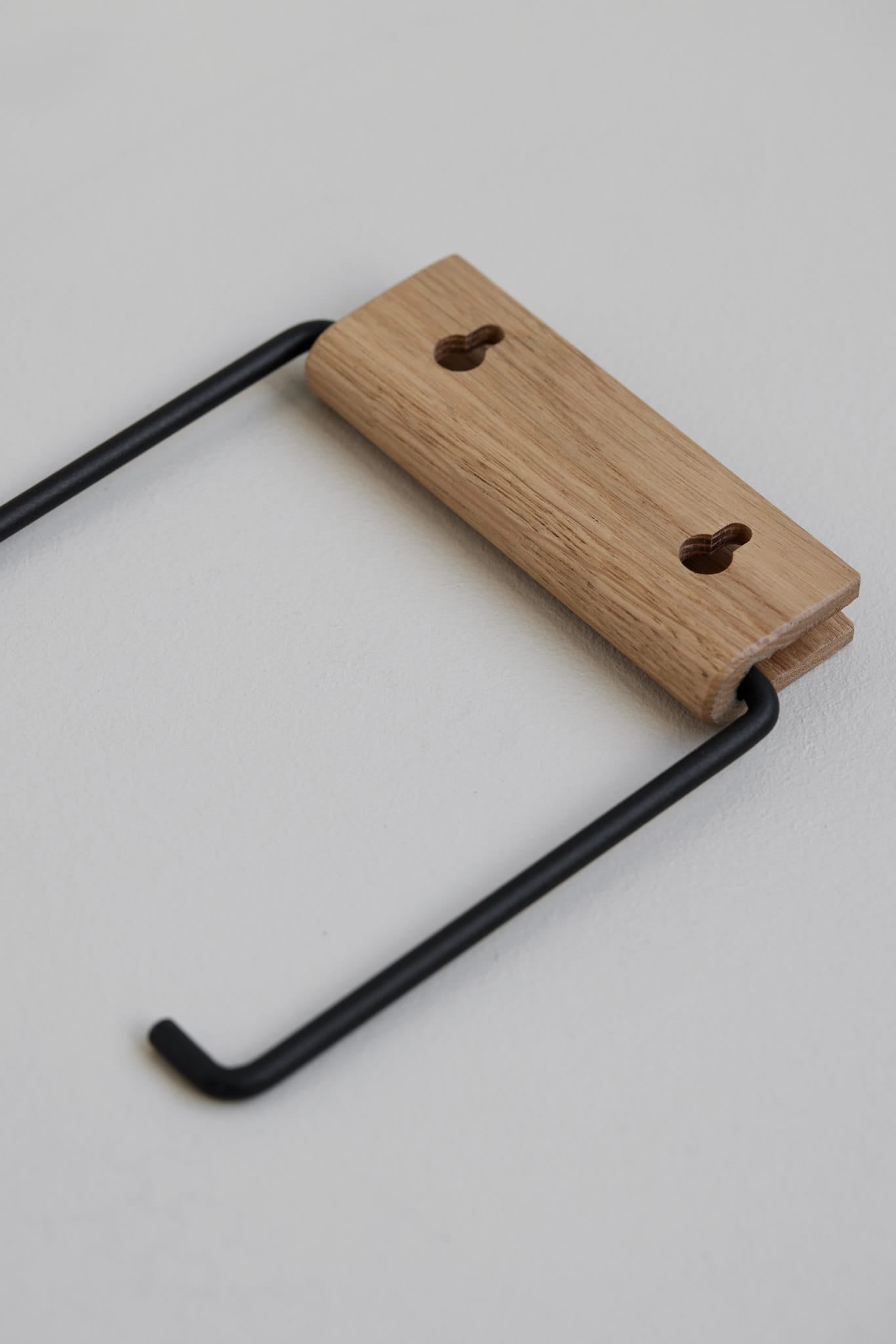 Toilet Roll Holder | Toiletrulleholder i Eg/Sort Moebe MB-TRHOBL FINICC