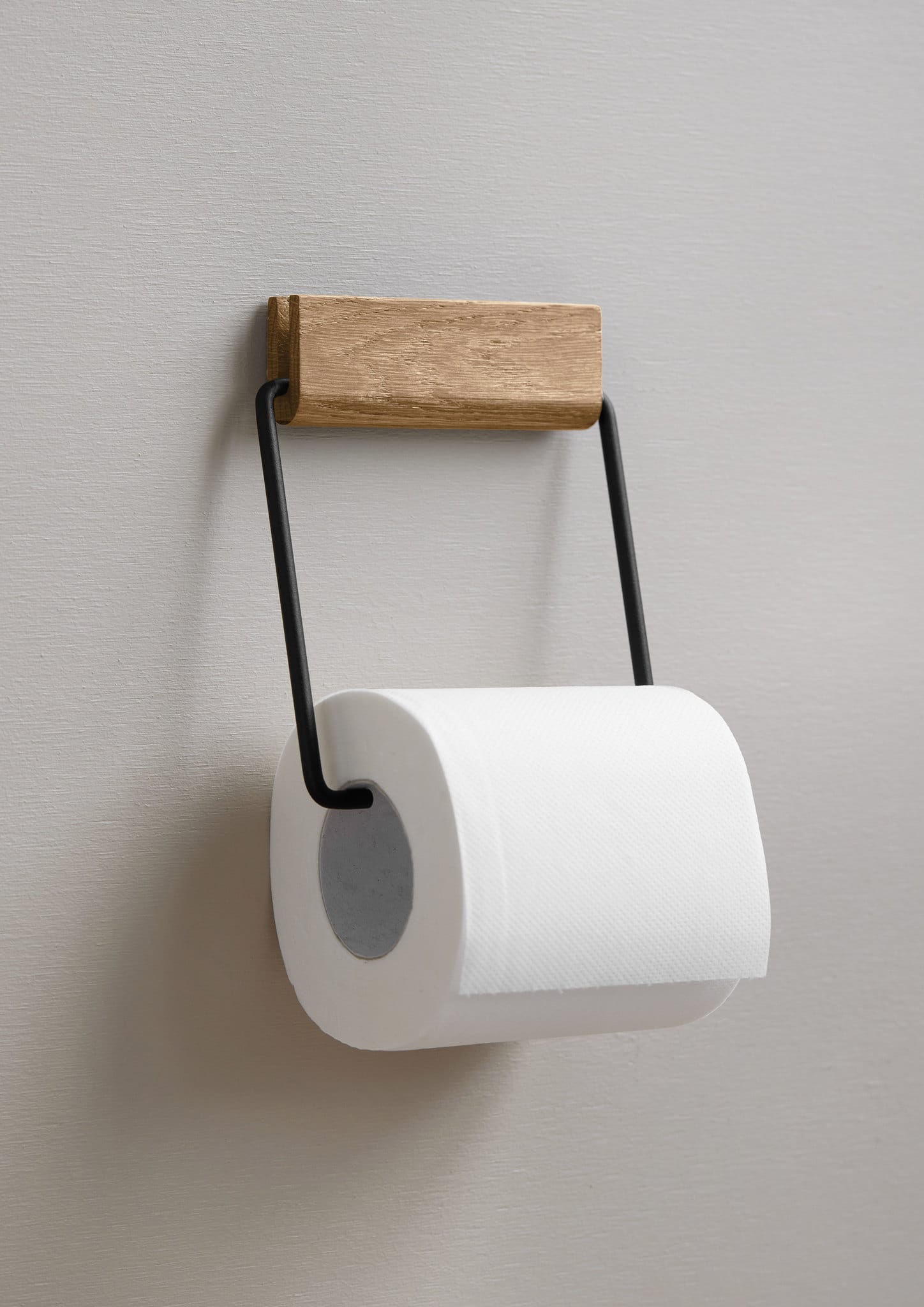 Toilet Roll Holder | Toiletrulleholder i Eg/Sort Moebe MB-TRHOBL FINICC