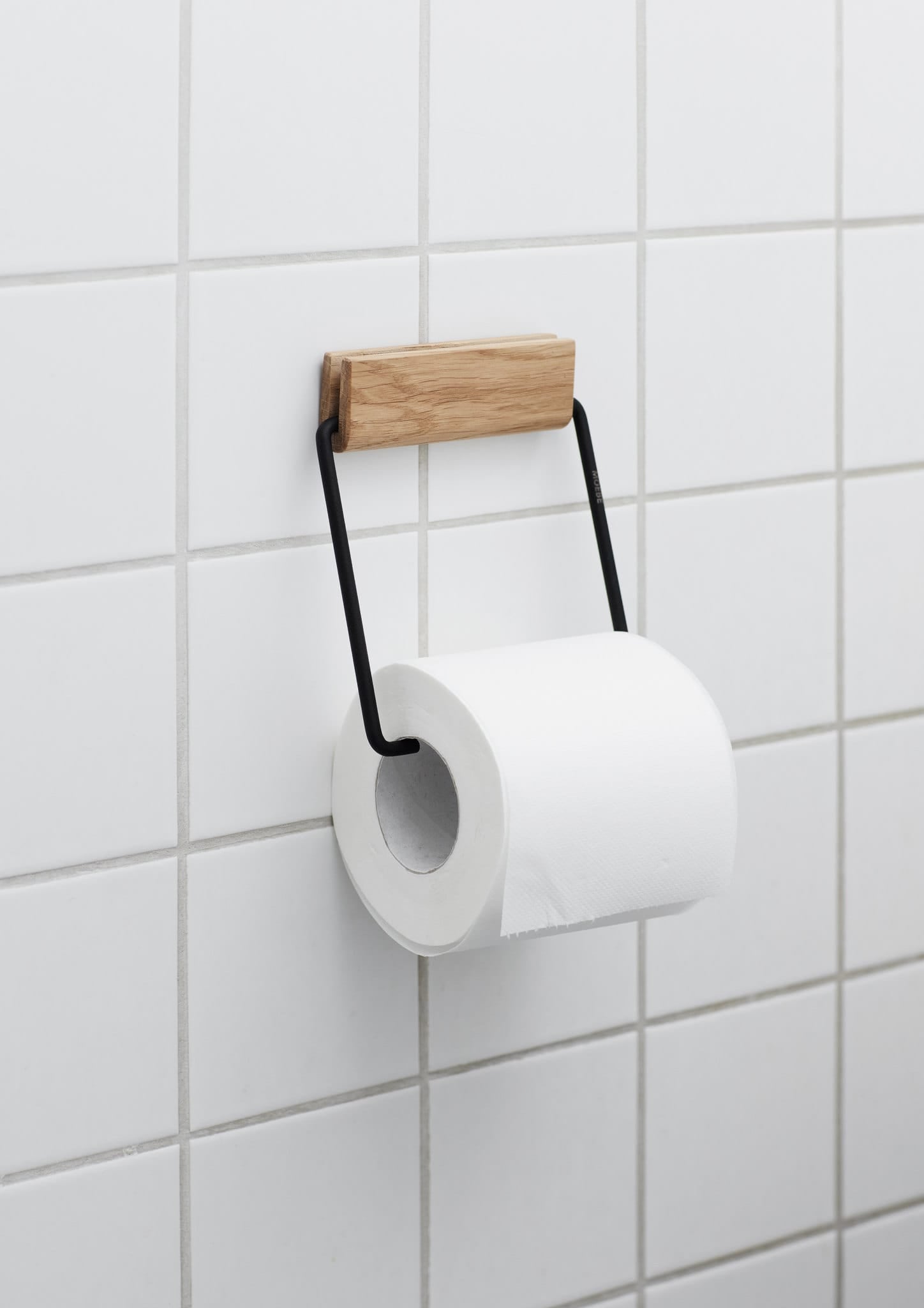 Toilet Roll Holder | Toiletrulleholder i Eg/Sort Moebe MB-TRHOBL FINICC