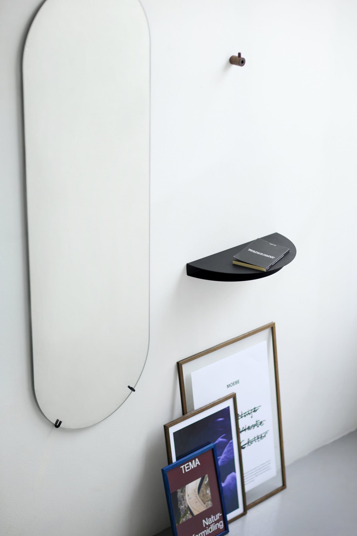 Wall Mirror Large | Spejl i Sort L 146,9 cm x B 40,4 cm Moebe MB-WMBL133 FINICC