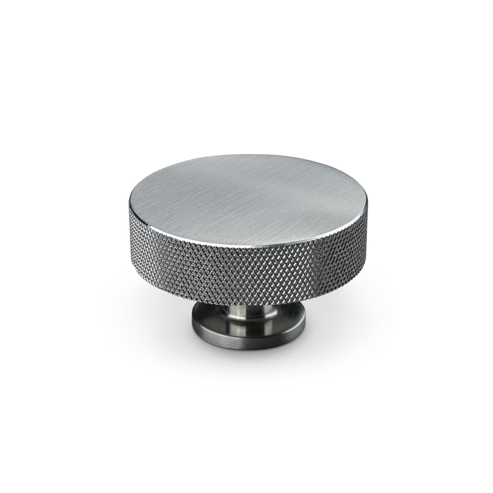 Sassari Cross | Knop i Rustfrit Stål Finish Ø 50 mm x D 30 mm Theofils TF-10200214 FINICC