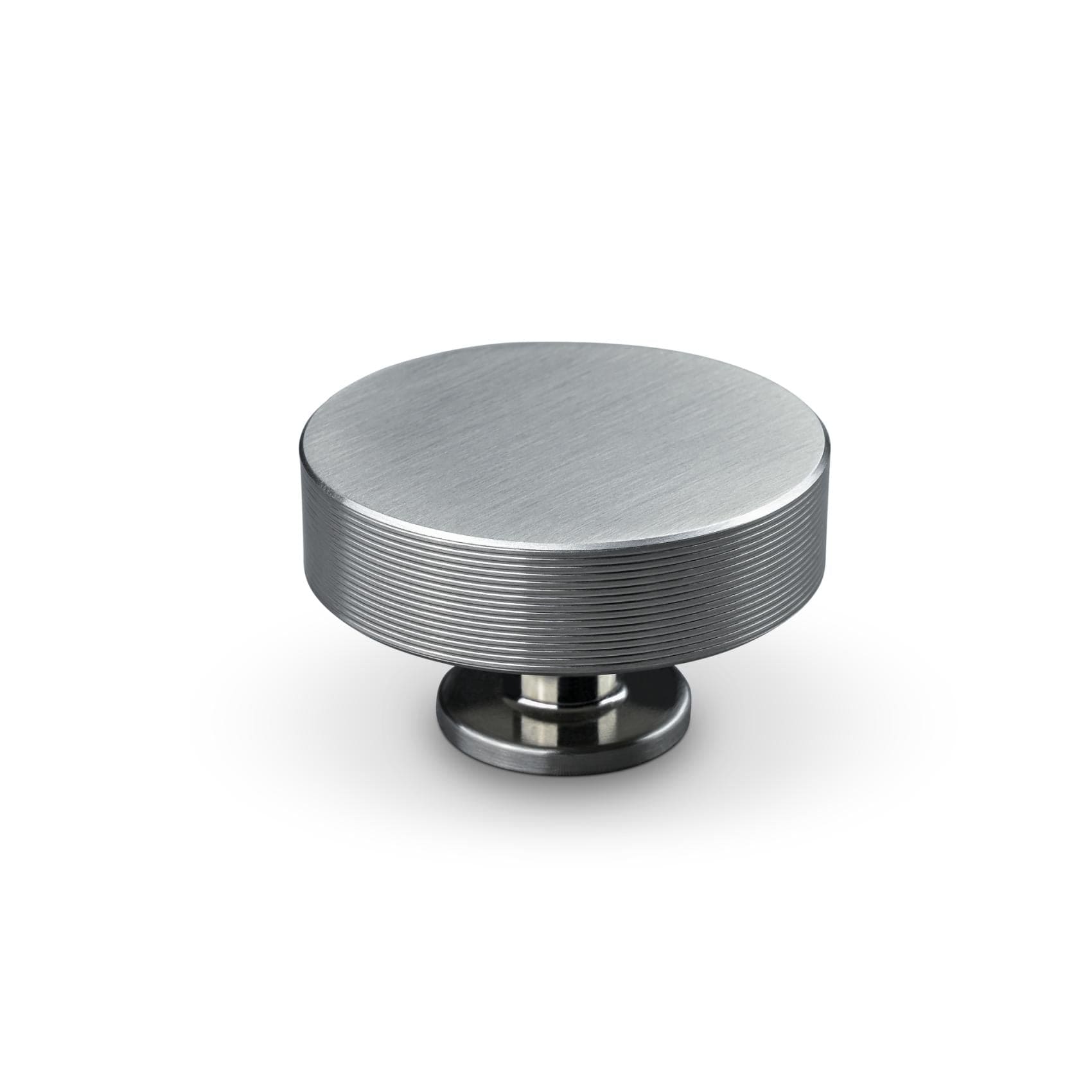 Sassari Stripe | Knop i Rustfrit Stål Finish Ø 50 mm x D 30 mm Theofils TF-10200220 FINICC