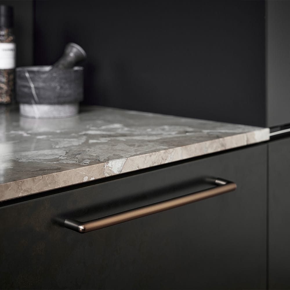 Arcade | Greb i Bronze finish Beslag Design FINICC