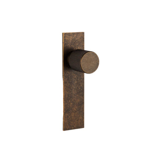 Arpa Plate | Knop i Antik Messing med bagplade