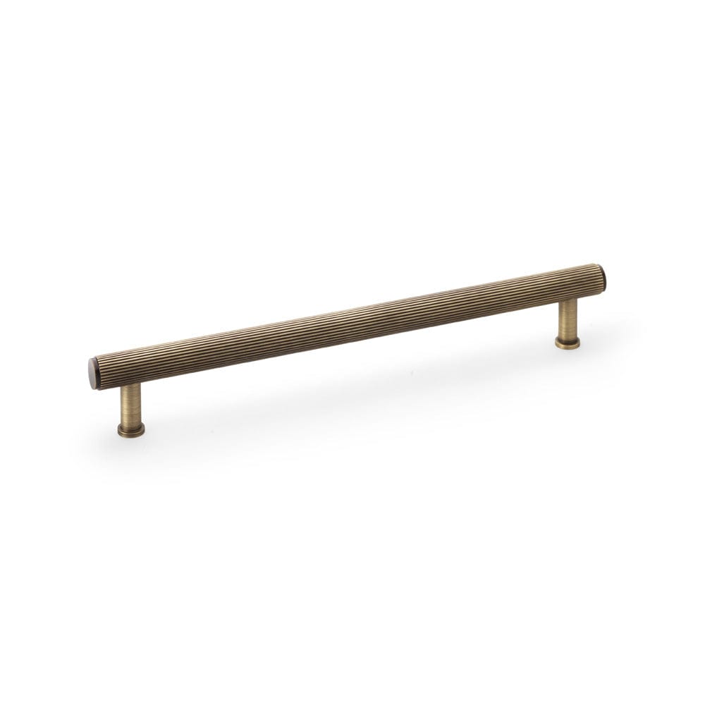 Crispin Reeded | Greb i Antik Messing L 262 mm (C/C 224 mm) Alexander & Wilks AW809R-224-AB FINICC