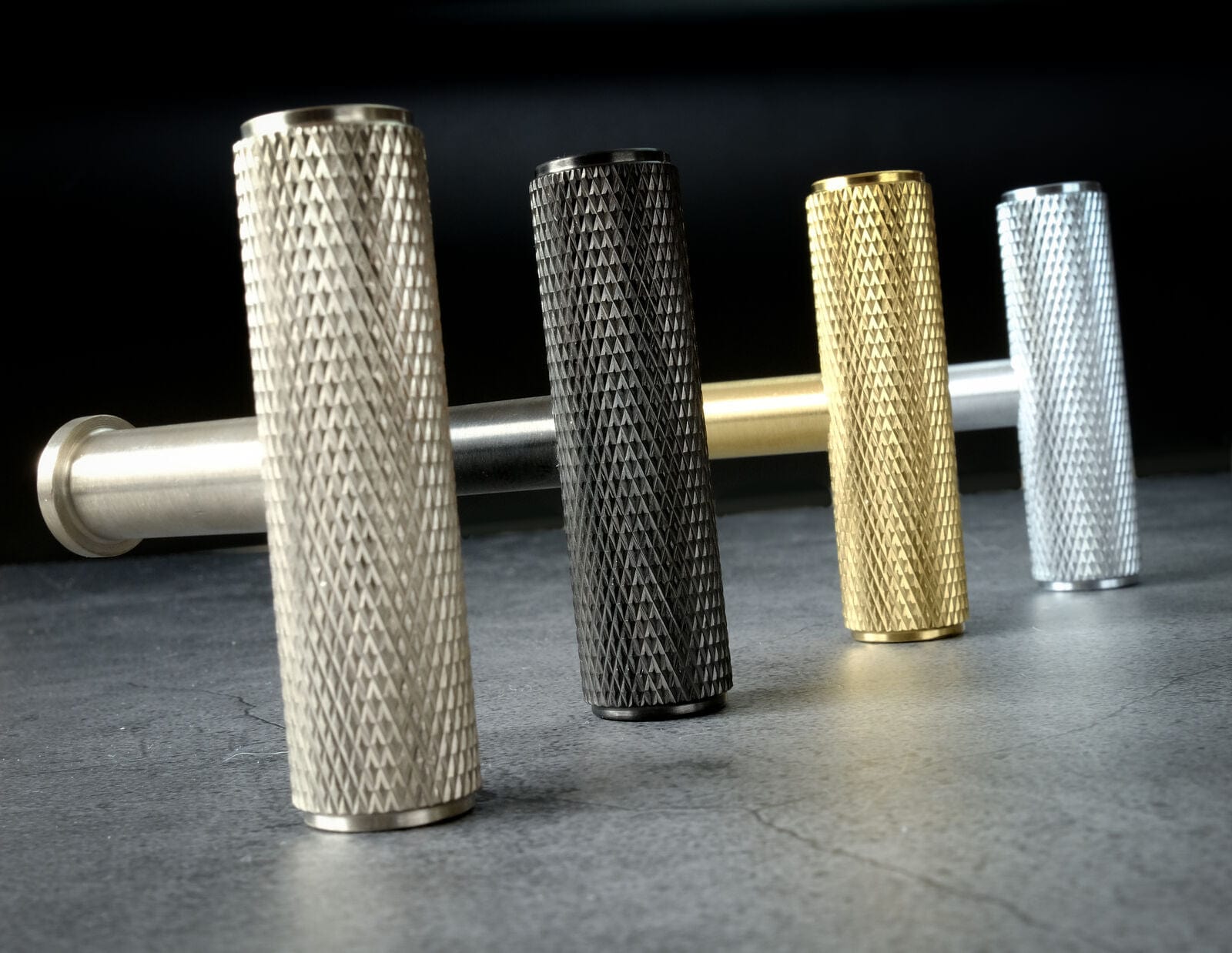 Crispin T-Bar Knurled | Greb/Knop i Rustfrit Stål Finish L 55 mm x D 38 mm Alexander & Wilks AW801-55-SN FINICC