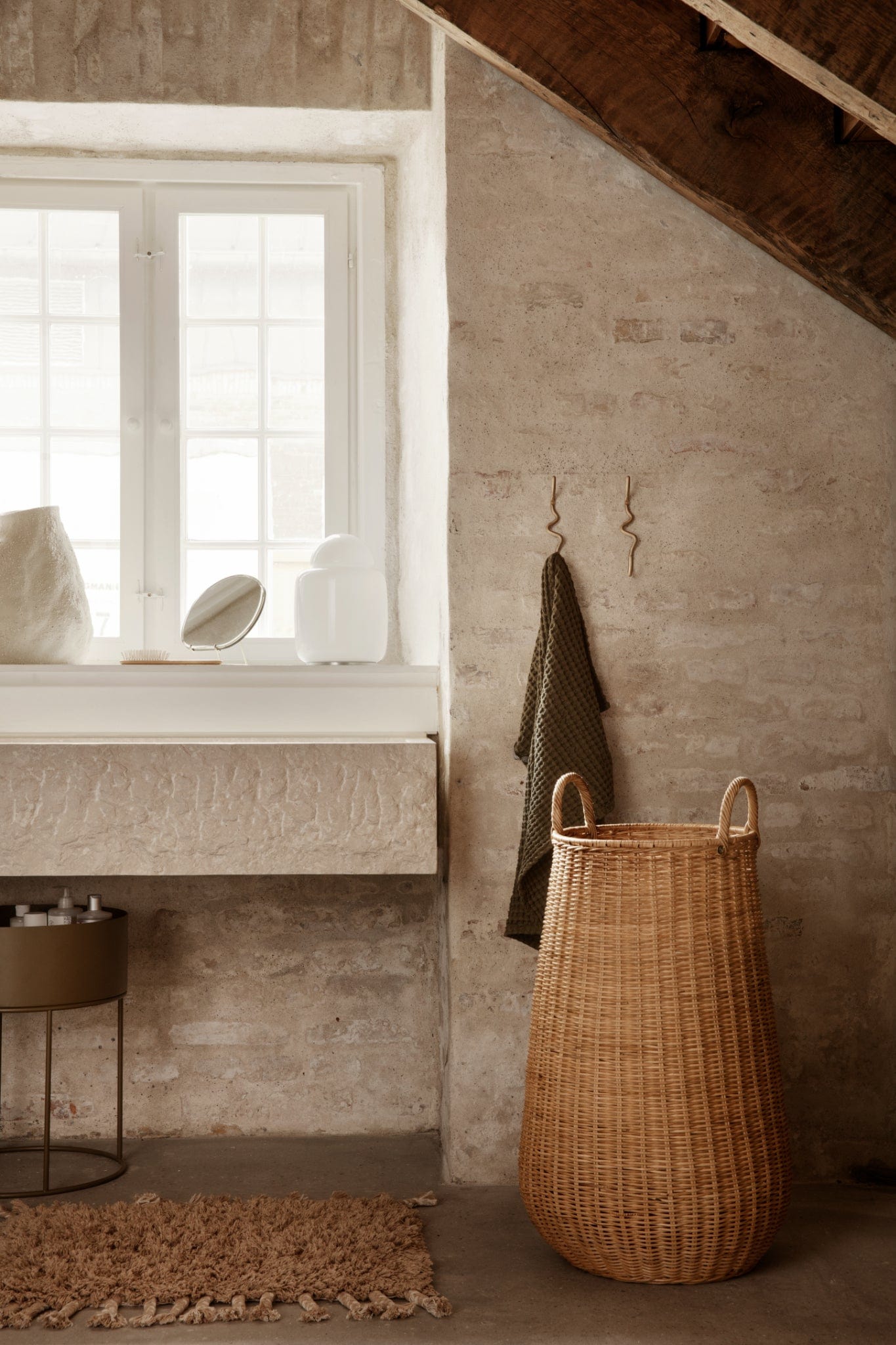 Curvature | Knage i Mat Messing Med lak L 30 mm x B 197 mm ferm LIVING FL-1104263289 FINICC