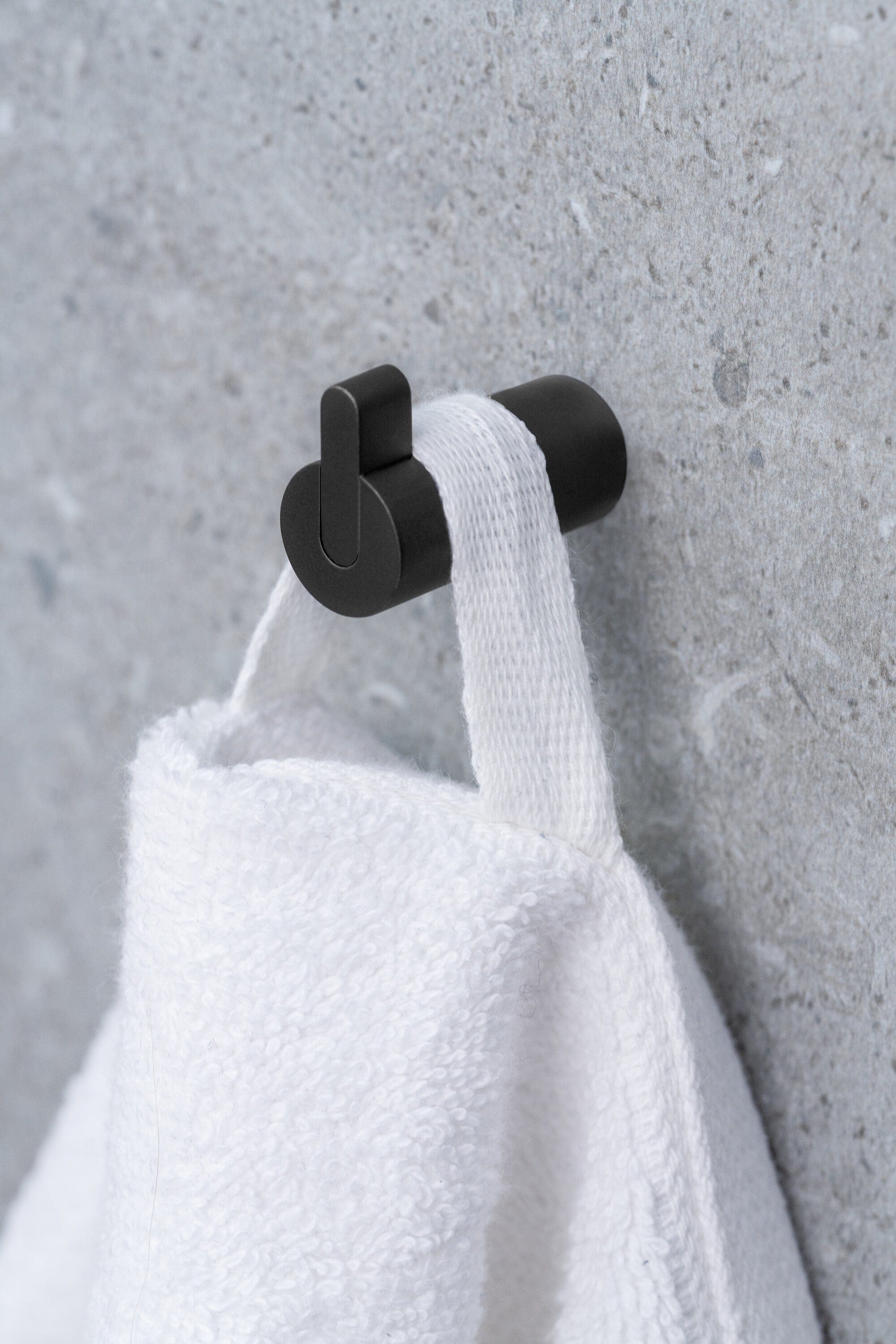 Flow | Knage i Mat Sort Ø 16 mm x D 35 mm Alexander & Wilks 620038-41 FINICC