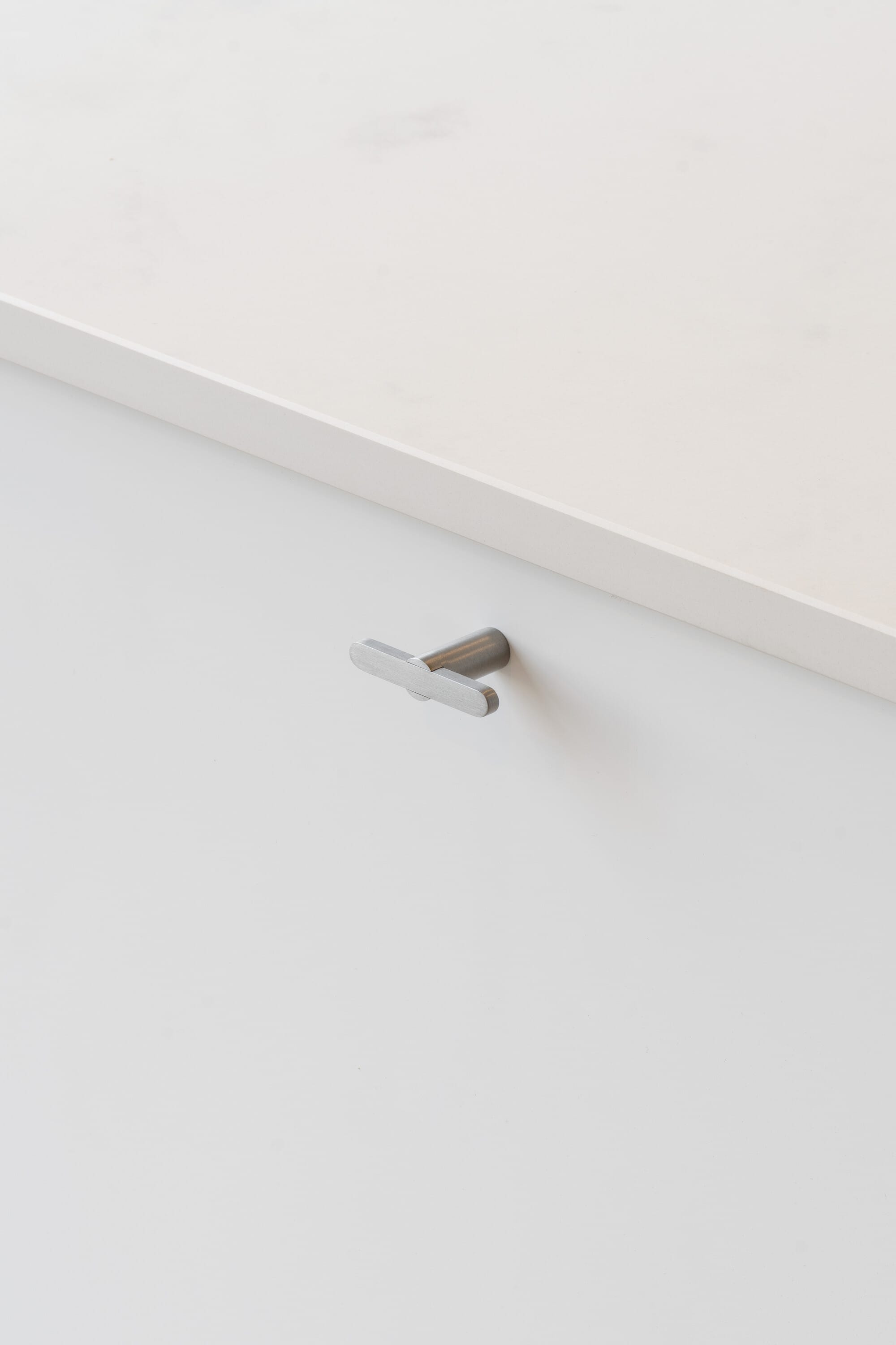 Flow | T-Greb i Rustfrit Stål finish L 50 mm x D 30 mm Beslag Design BD-343571-11 FINICC