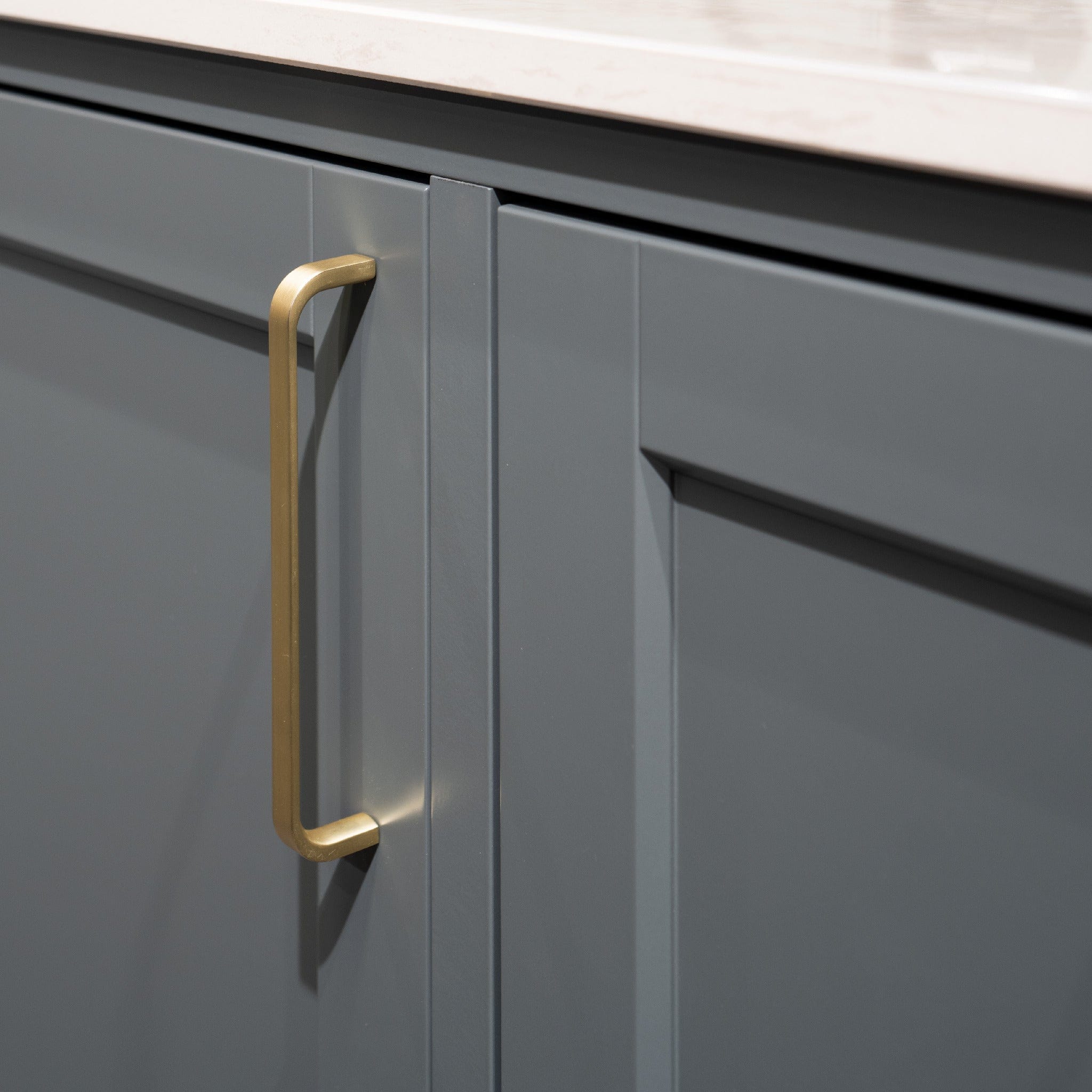 Grace | Greb i Børstet Messing L 170 mm (C/C 160 mm) Beslag Design 304315-11 FINICC