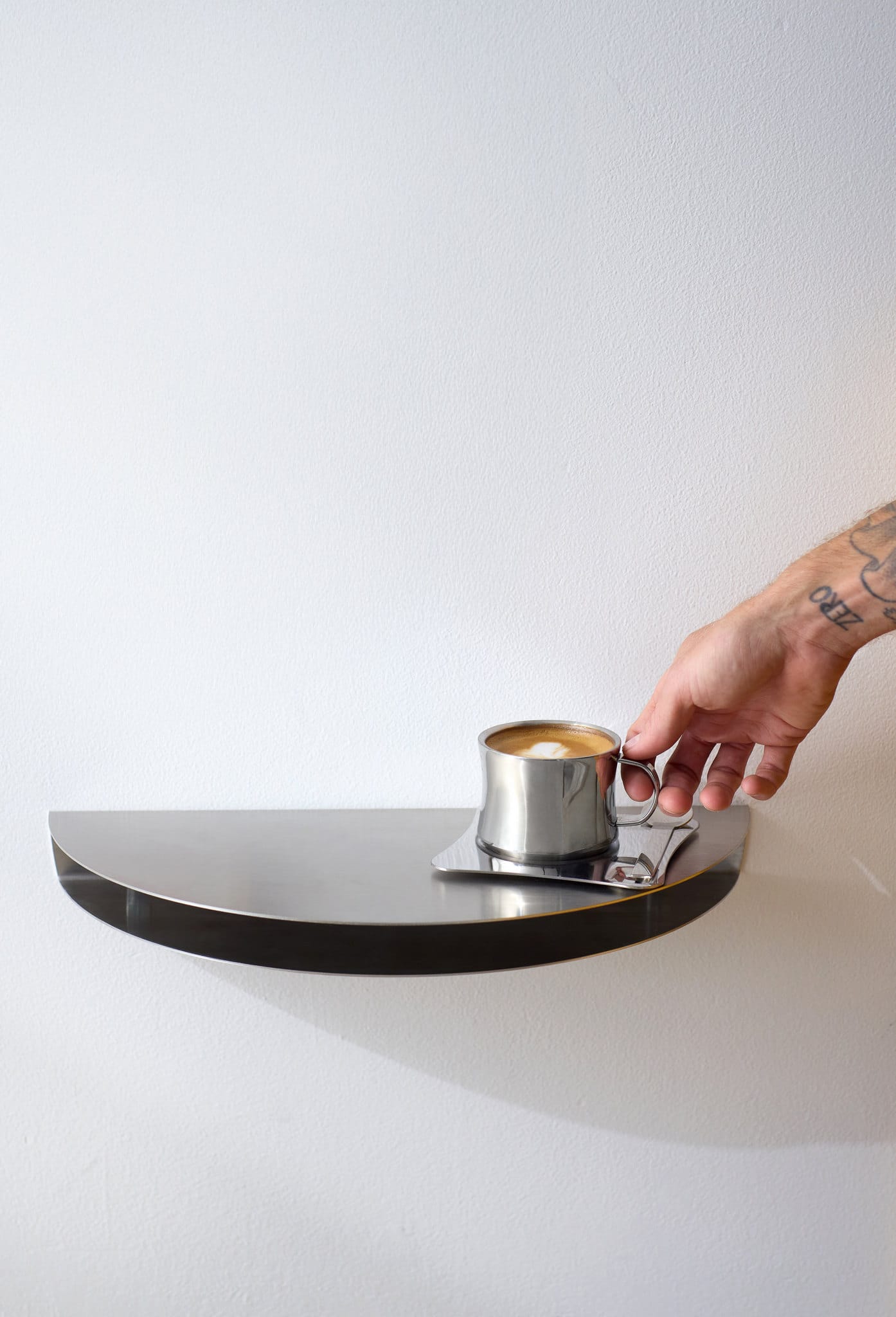 Half Moon Shelf | Hylde i Rustfrit Stål Moebe FINICC