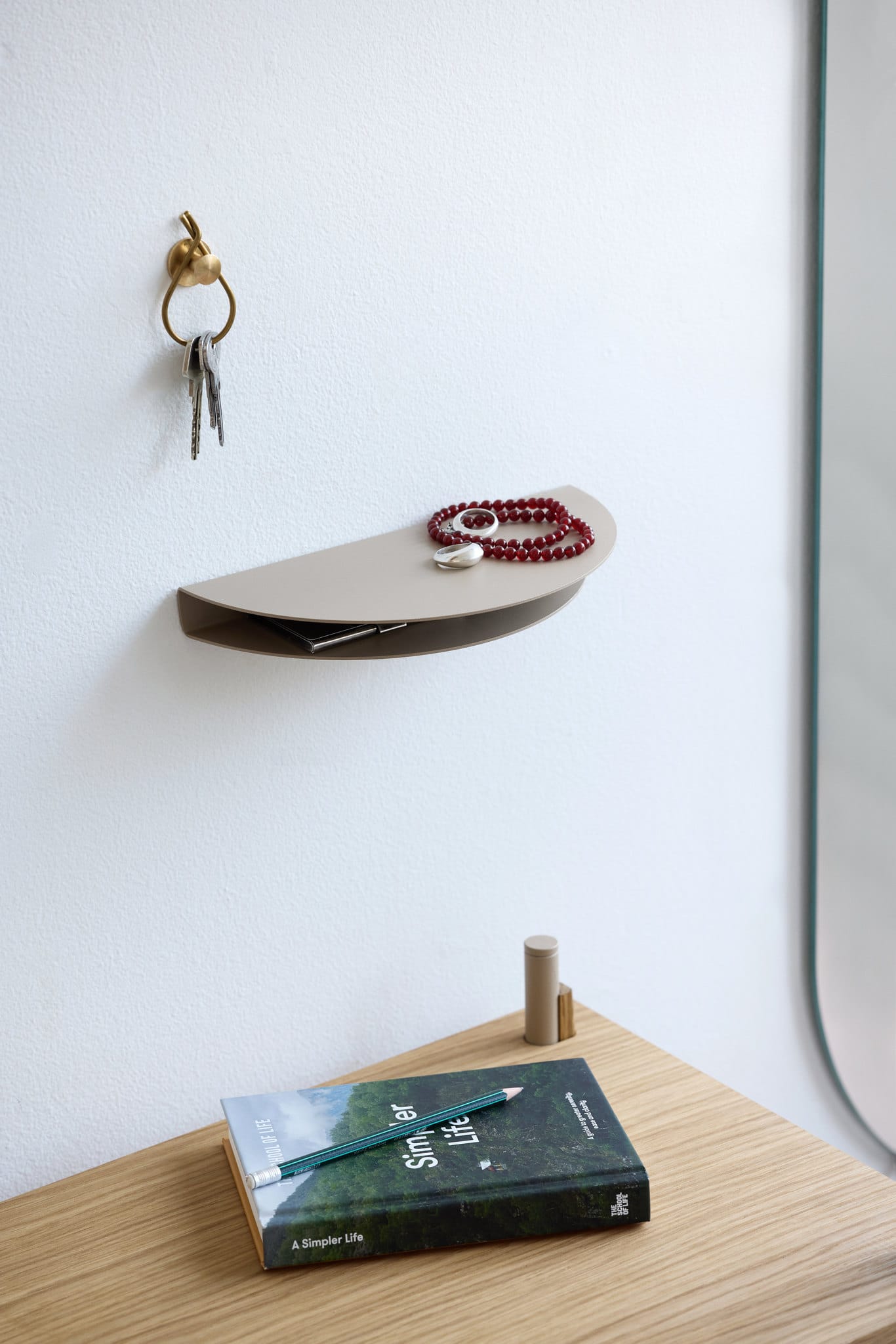Half Moon Shelf | Hylde i Warm Grey Moebe FINICC