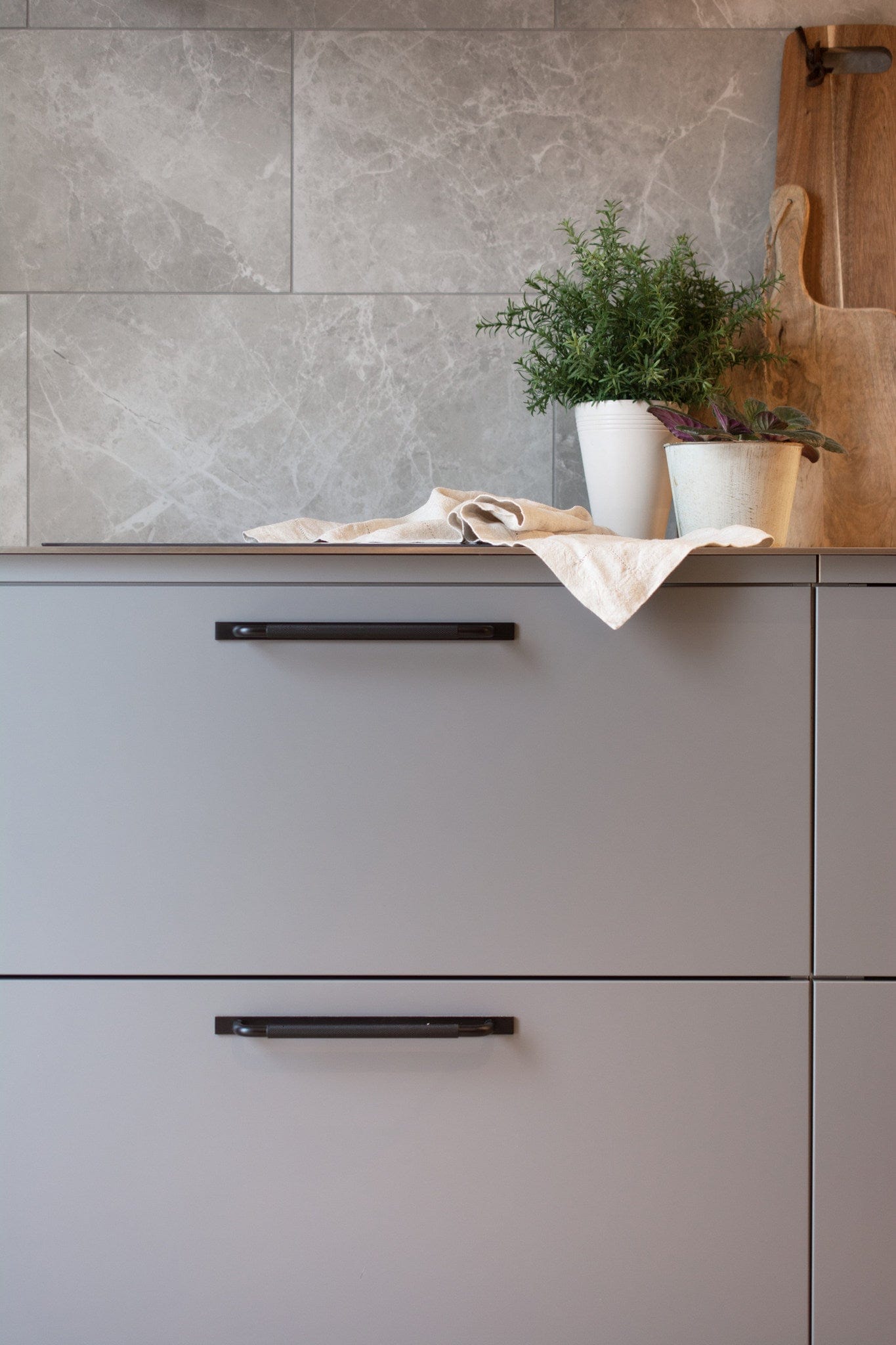 Helix Cross | Greb i Mat Sort  - med bagplade Beslag Design FINICC