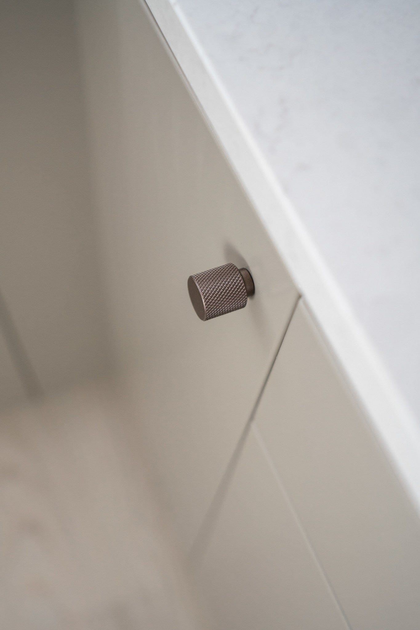 Helix Cross | Knop i Dark Bronze Ø 20 mm x D 25 mm Beslag Design 309034-11 FINICC