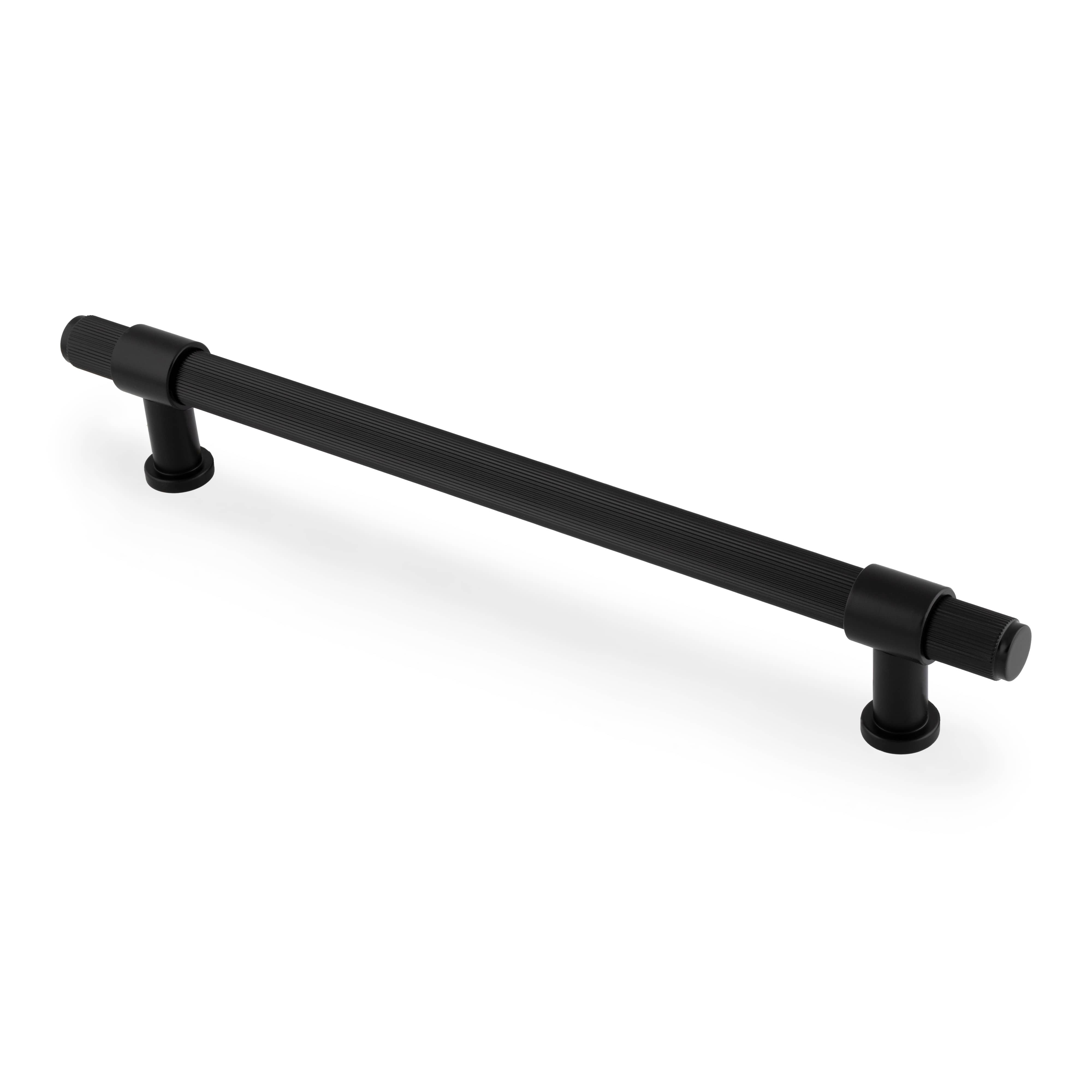 Kingston Reeded | Greb i Sort L 284 mm (C/C 224 mm) Alexander and Wilks AW839R-224-BL FINICC