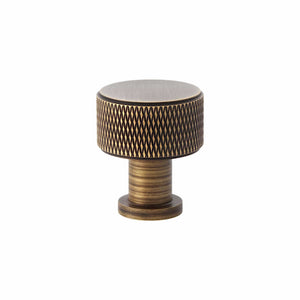 Lucia Cross | Knop i Antik Messing