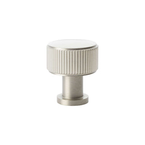Lucia Reeded | Knop i Rustfrit Stål Finish