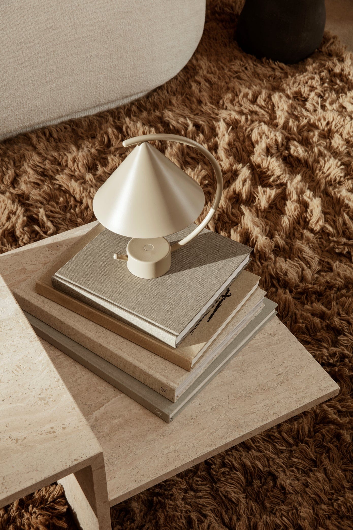 Meridian | Bordlampe i Cashmere ferm LIVING 110174693 FINICC
