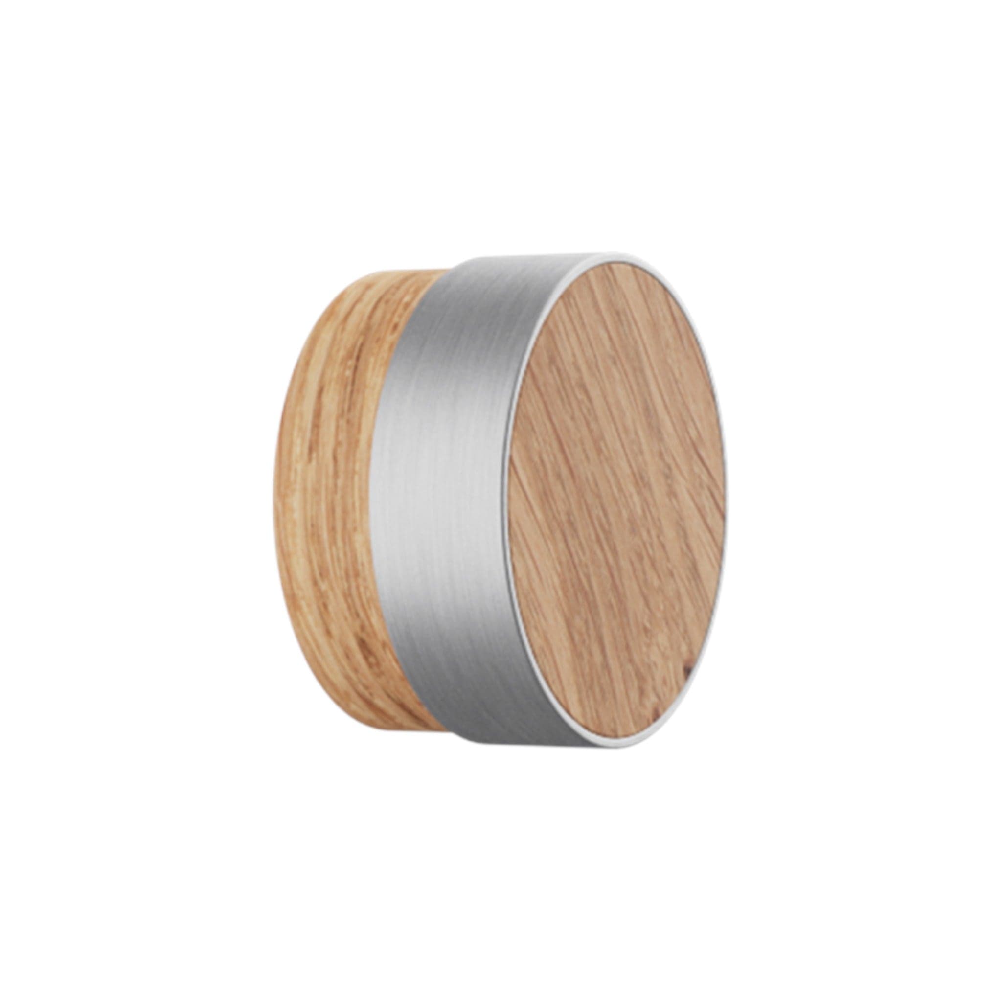 Radio | Knop i Lakeret Eg/Rustfrit Stål Finish Ø 49 mm x D 25 mm Vonsild FP-113220049-052/66 FINICC