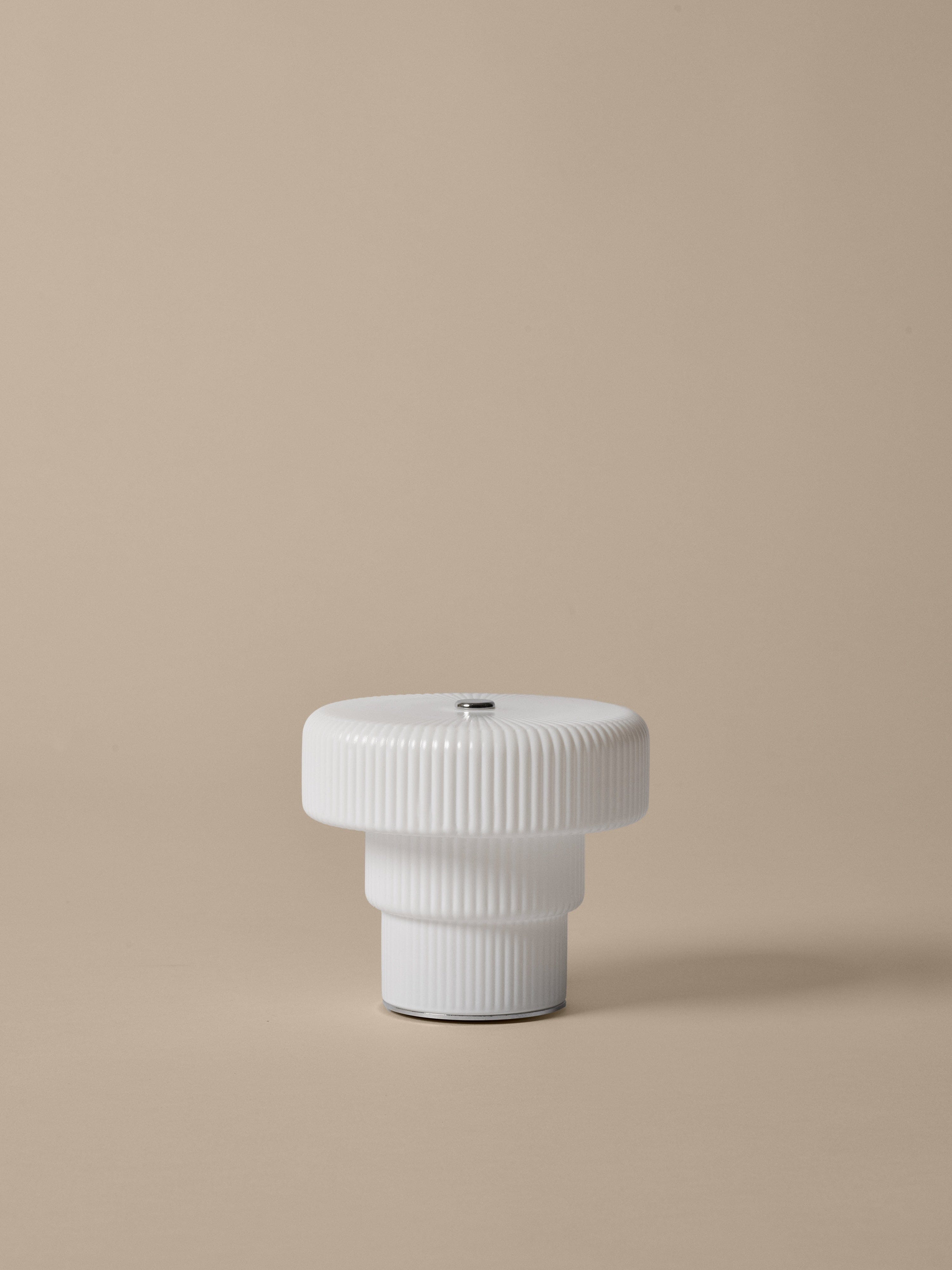 Ripple | Bordlampe i Hvid ferm LIVING 1104272107 FINICC