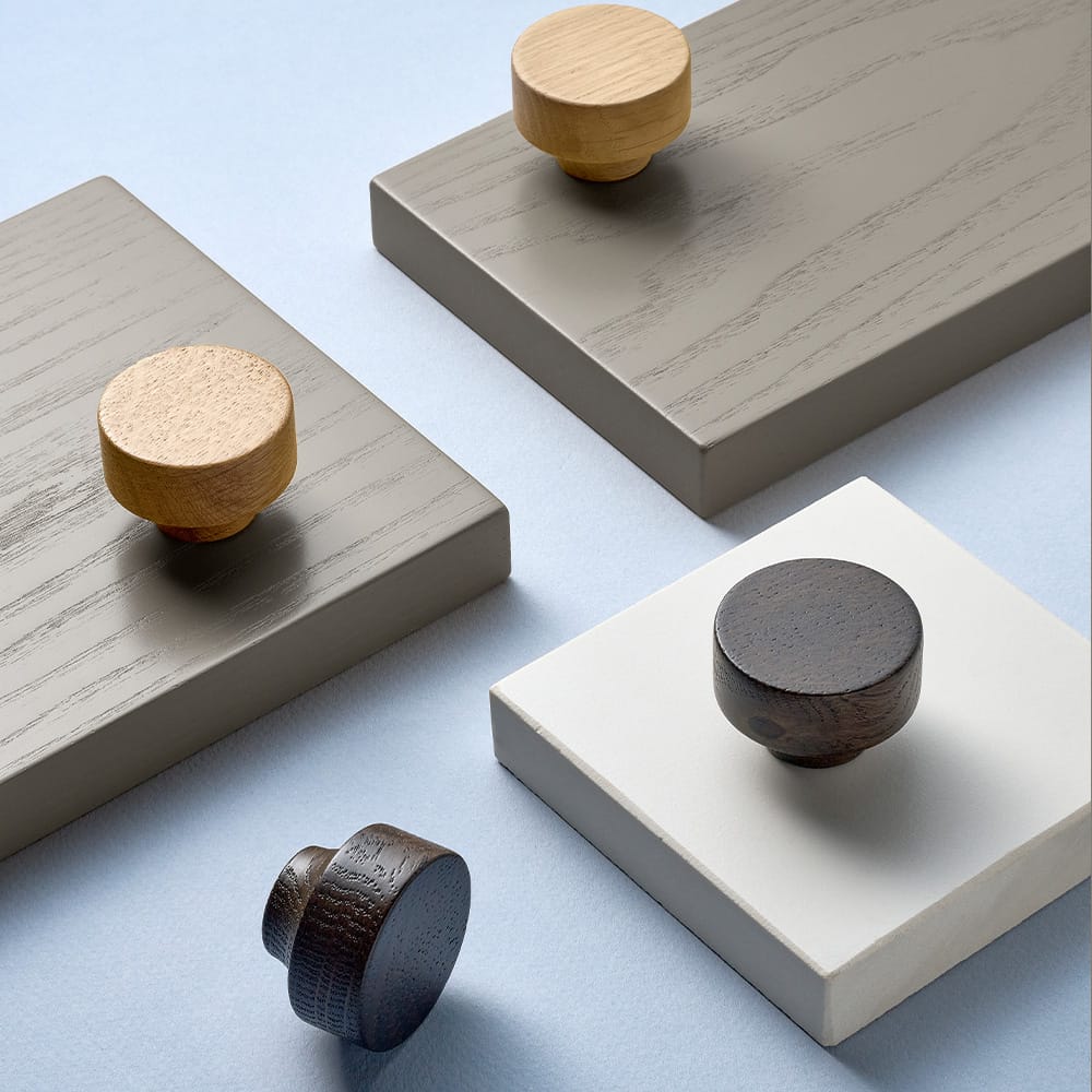 Row | Knop i Mørkbejdset Eg Ø 40 mm x D 28 mm Beslag Design BD-373366-11 FINICC