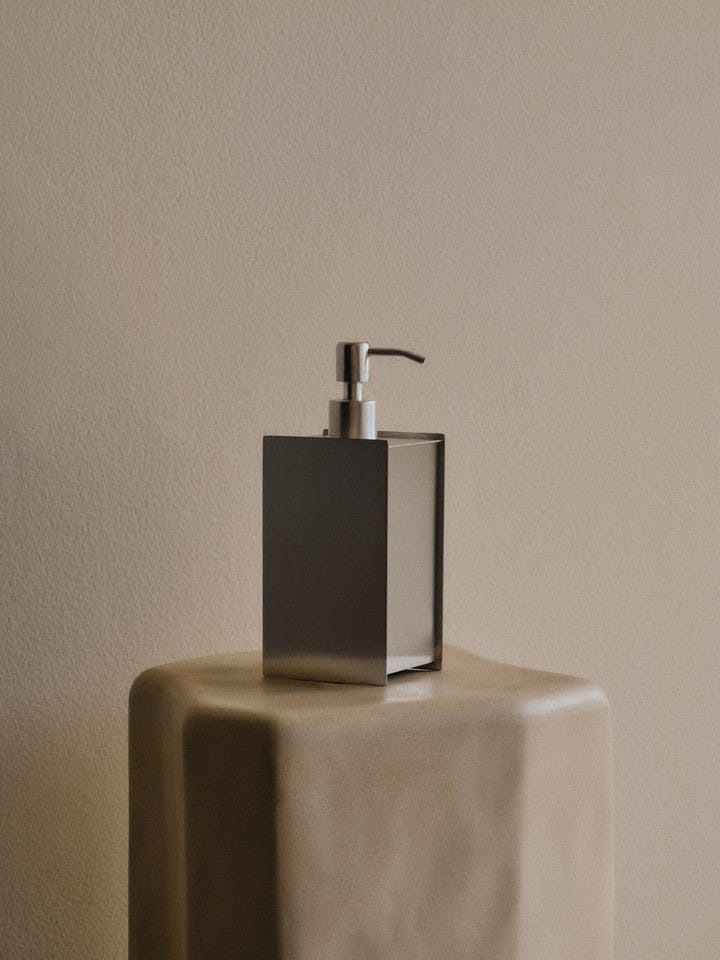 Sama | Sæbedispenser i Rustfrit stål Ferm Living FL-1104272072 FINICC