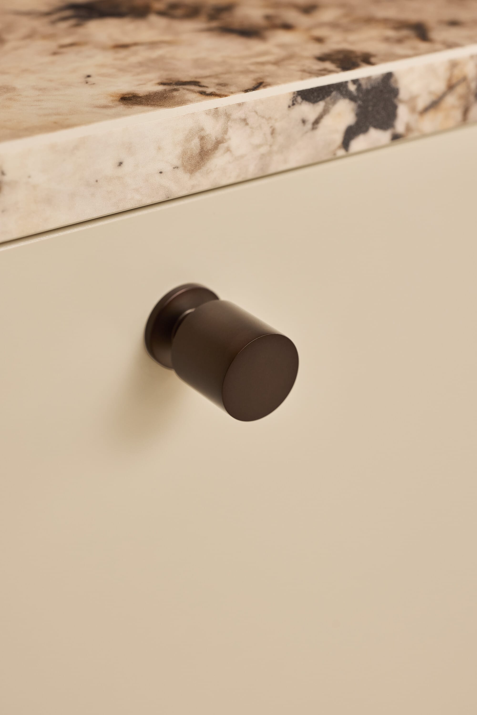 Solo | Knop i Bruneret Messing med Lak Ø 21 mm x D 30 mm Beslag Design BD-343539-11 FINICC