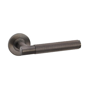 Spitfire Reeded | Dørhåndtag i Dark Bronze