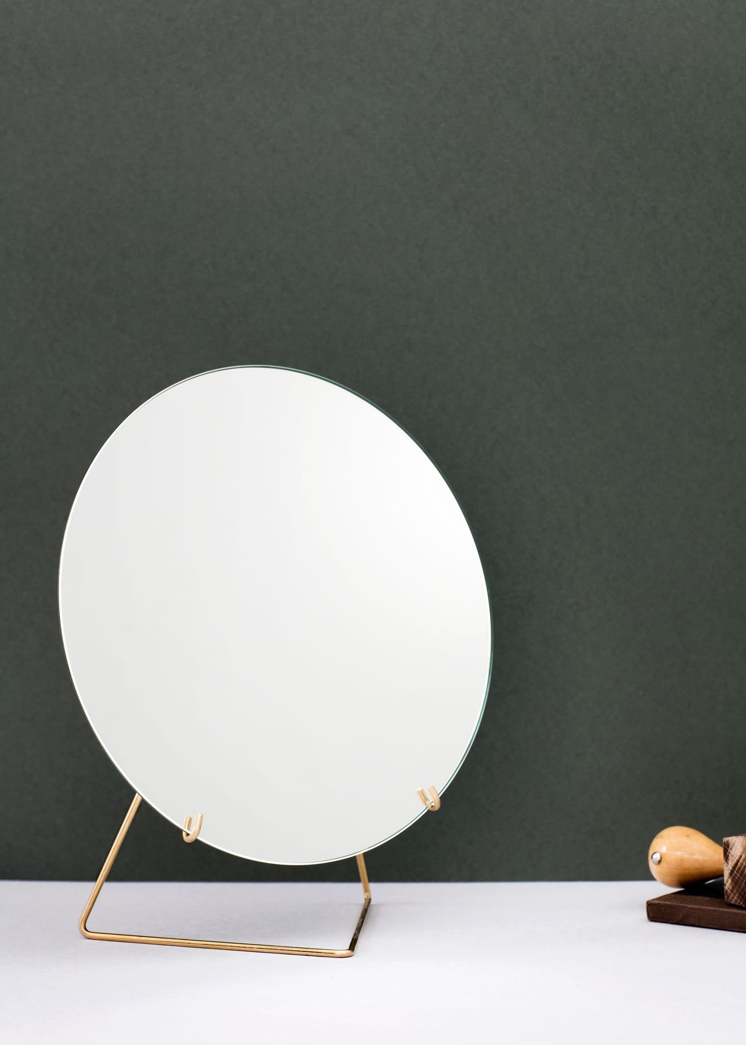 Standing Mirror | Spejl i Børstet Messing uden Lak Moebe FINICC