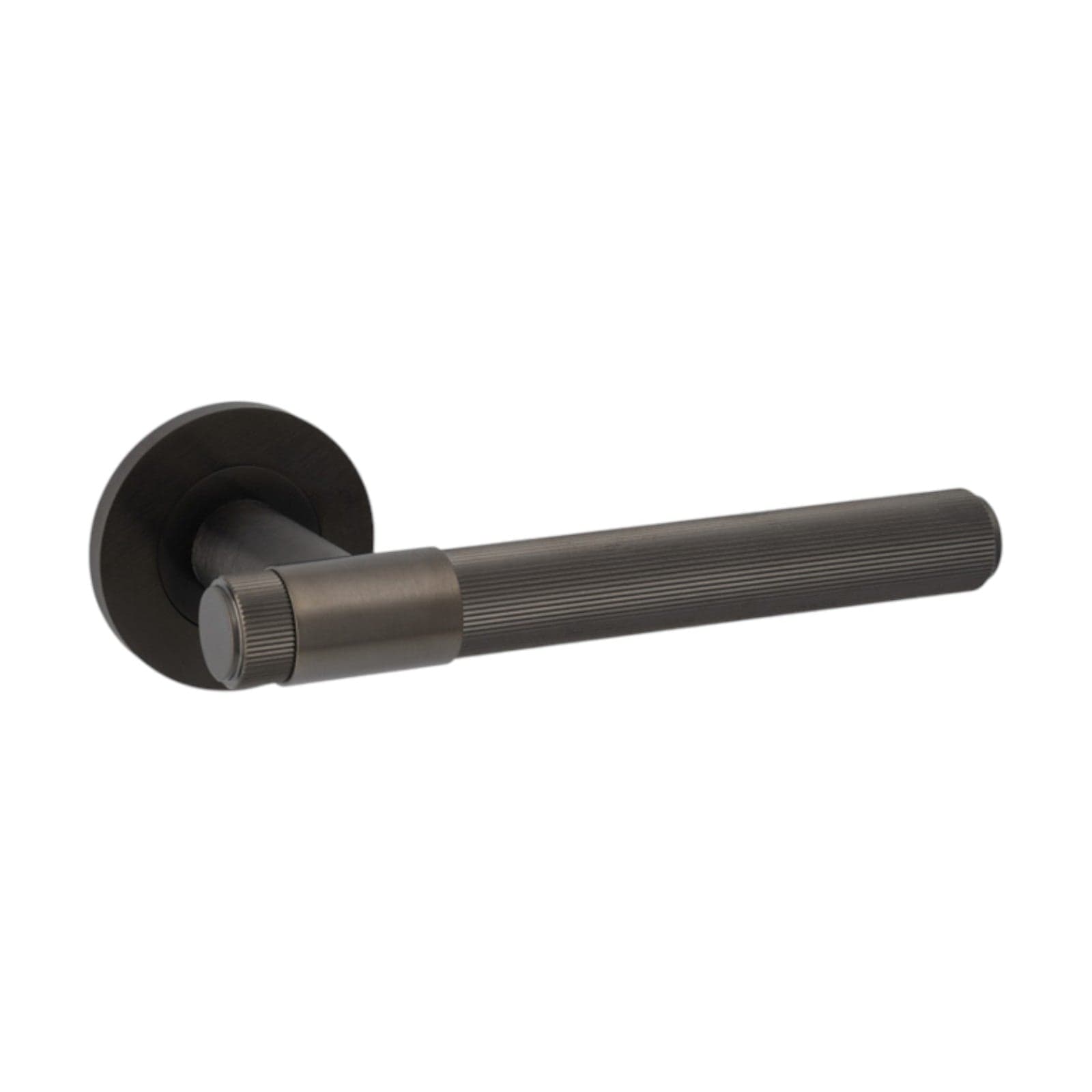 STOCK - Kingston Reeded | Dørhåndtag i Dark Bronze Alexander & Wilks AW242DBZPVD FINICC